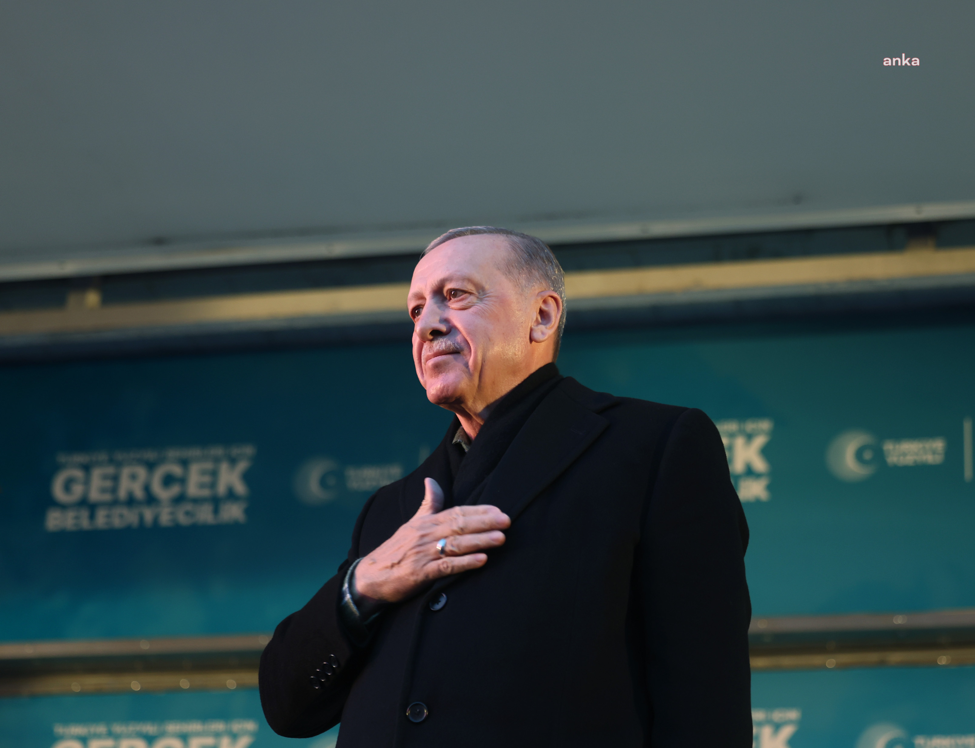 ERDOĞAN HAKKARİ'DE: "TÜRK, KÜRT, ZAZA, ALEVİ, SÜNNİ AYRIMI YAPMADAN 85 MİLYONUN HER BİR FERDİNİ BAĞRIMIZA BASIYORUZ"