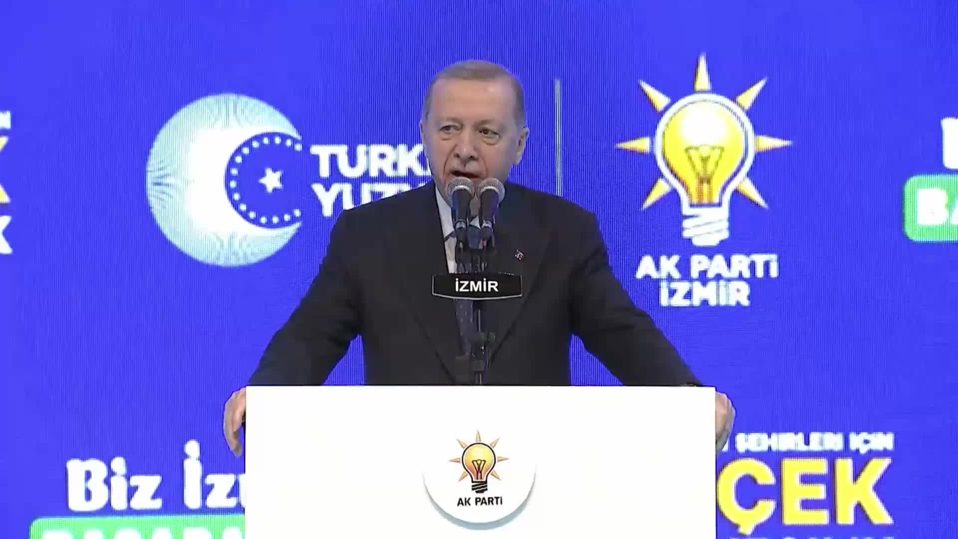 ERDOĞAN İZMİR'DE... "ŞU GÜZELİM KÖRFEZ'İ ÖNCE KOKUTUP, SONRA KİMYASAL MADDE İLE O KOKUYU BASTIRMAYA ÇALIŞANLARIN BU ŞEHRE VERECEKLERİ HİÇBİR ŞEYİ YOKTUR"