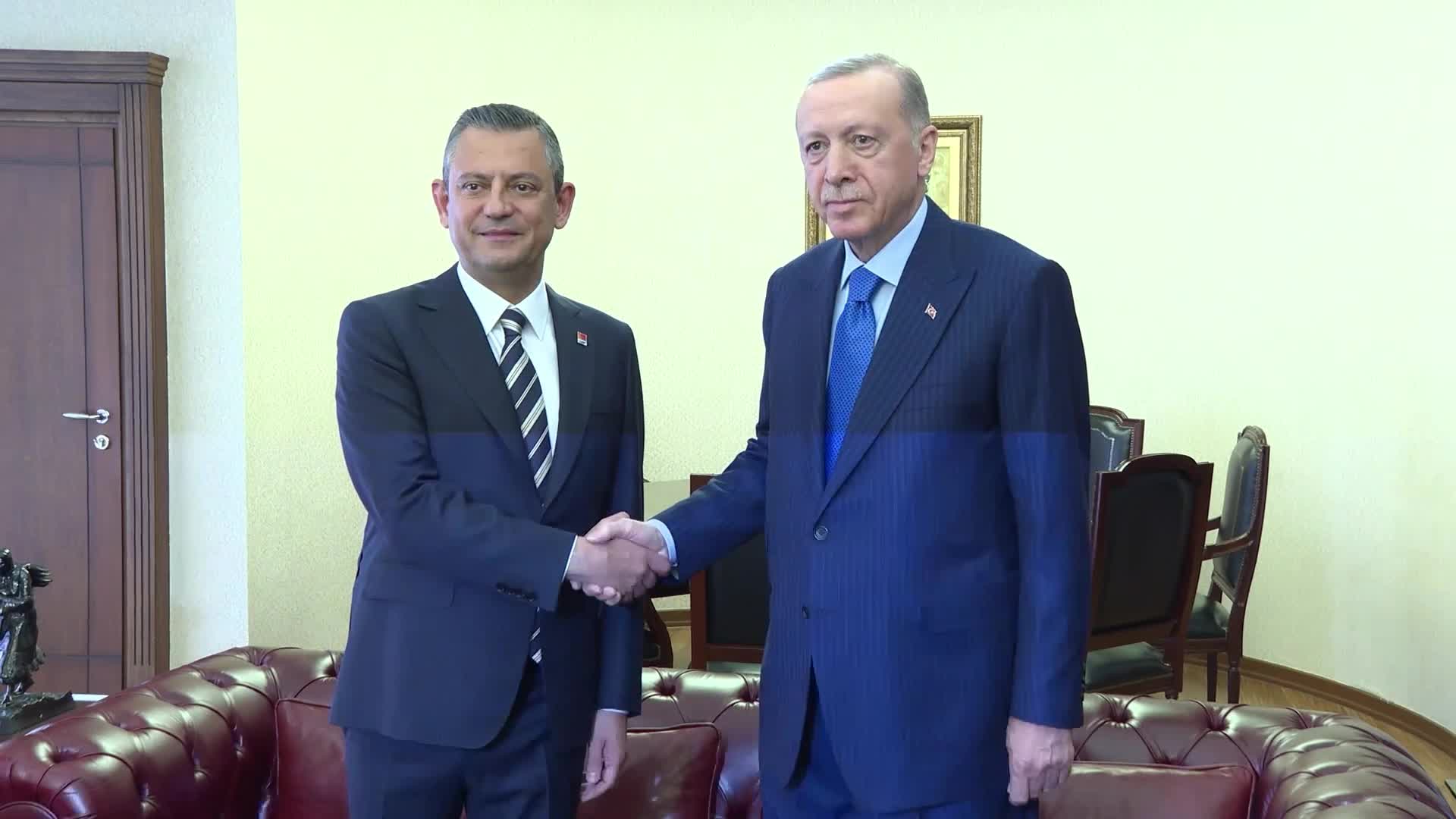 Erdoğan - Özel görüşmesinden ilk görüntüler