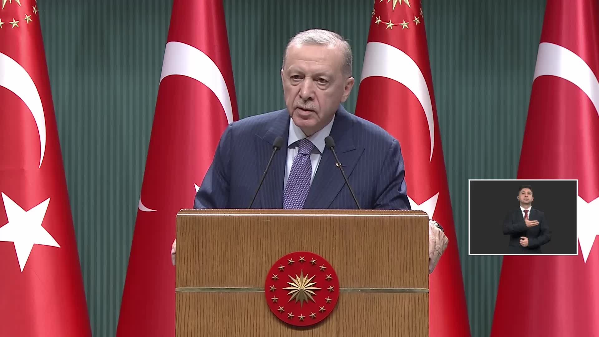Erdoğan: "Perşembe ve Cuma günlerini de ekleyerek 9 günlük bayram tatilini sağlamış oluyoruz"