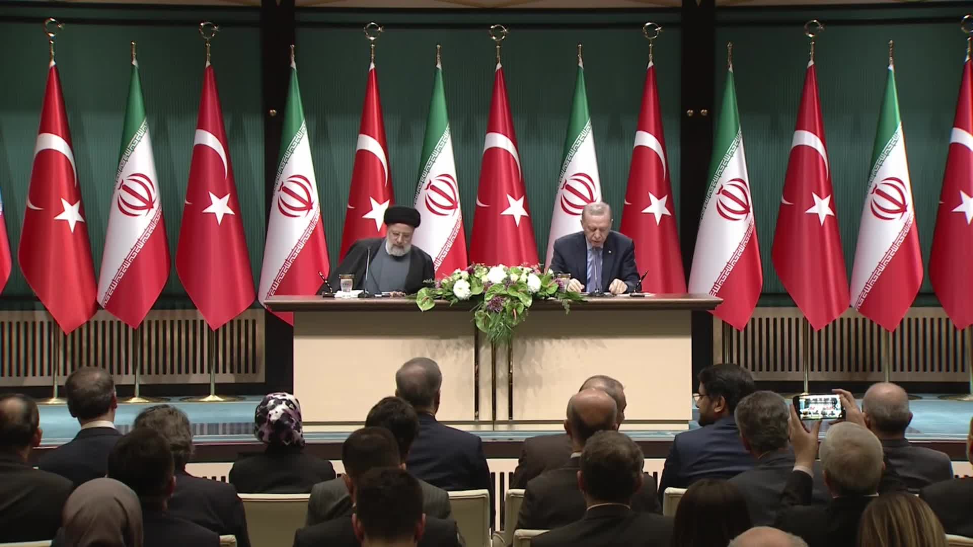 ERDOĞAN: TERÖRLE MÜCADELEDE İRAN'IN DESTEĞİNİN ARTARAK DEVAM ETMESİNİN EHEMMİYETİNİ VURGULADIK