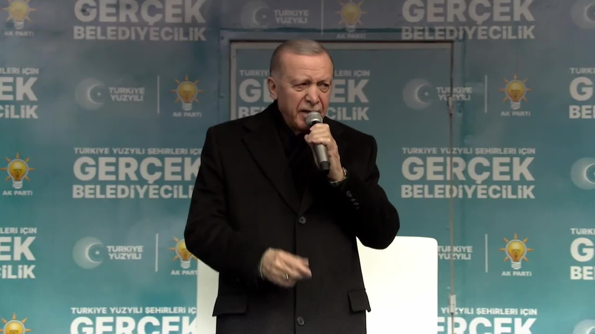 ERDOĞAN VAN'DA... "MİLLETİMİZ UTANMA BİLMEYEN SURATLARA MİLLİ İRADE TOKADINI VURACAKTIR"