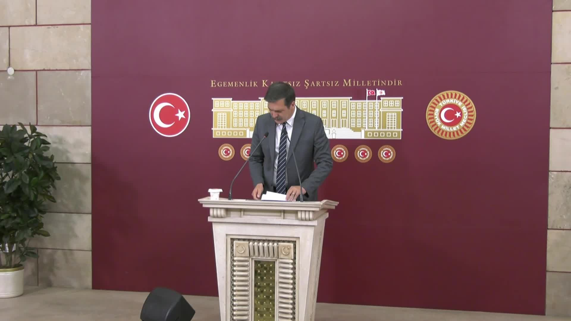 ERKAN BAŞ'TAN 'TASARRUF PAKETİ' YORUMU: "ZENGİNLERDEN ALMADIKLARI PARANIN KÜSURATIYLA TASARRUF PAKETİ AÇIKLAYAN BİR UTANMAZLIK"