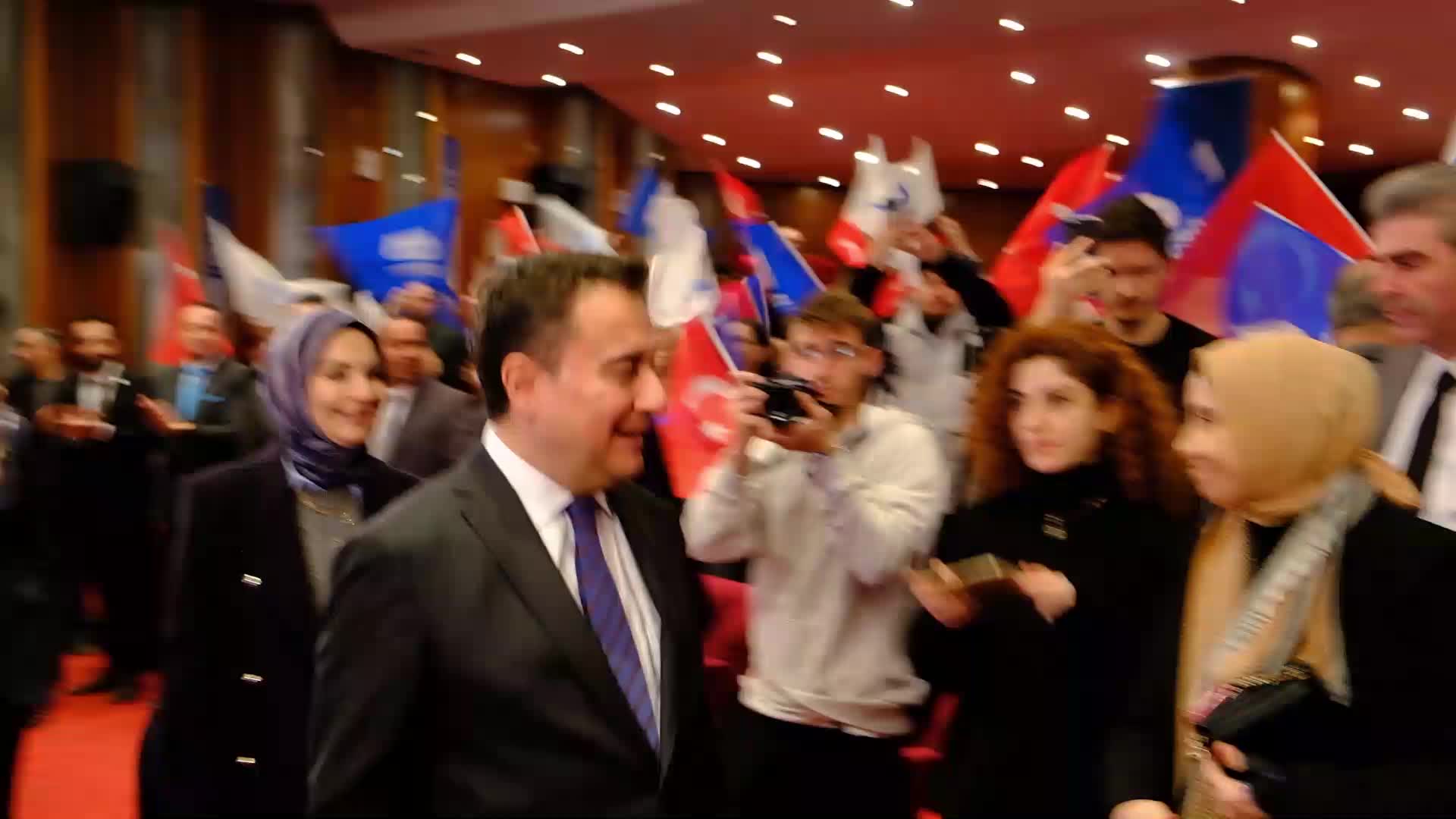 ESKİŞEHİR'DE PARTİSİNİN ADAY TANITIM TOPLANTISINDA KONUŞAN ALİ BABACAN: “31 MART’TA BU HÜKÜMETE SANDIKTAN SARI KART ÇIKMASI LAZIM”