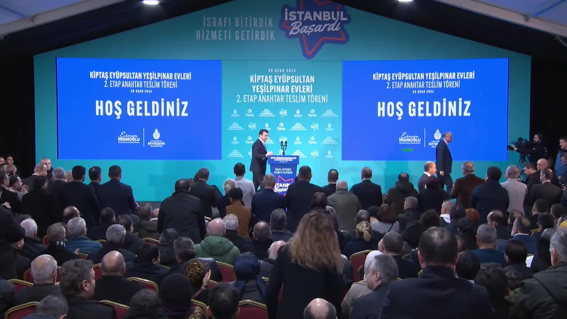 EYÜPSULTAN YEŞİLPINAR EVLERİ ANAHTAR TESLİM TÖRENİNDE KONUŞAN İMAMOĞLU: “DÜNYADA, BİR TEK ENFLASYONDA VE FAİZDE BİZE ÇAĞ ATLATAN BİR YÖNETİMLE KARŞI KARŞIYAYIZ”