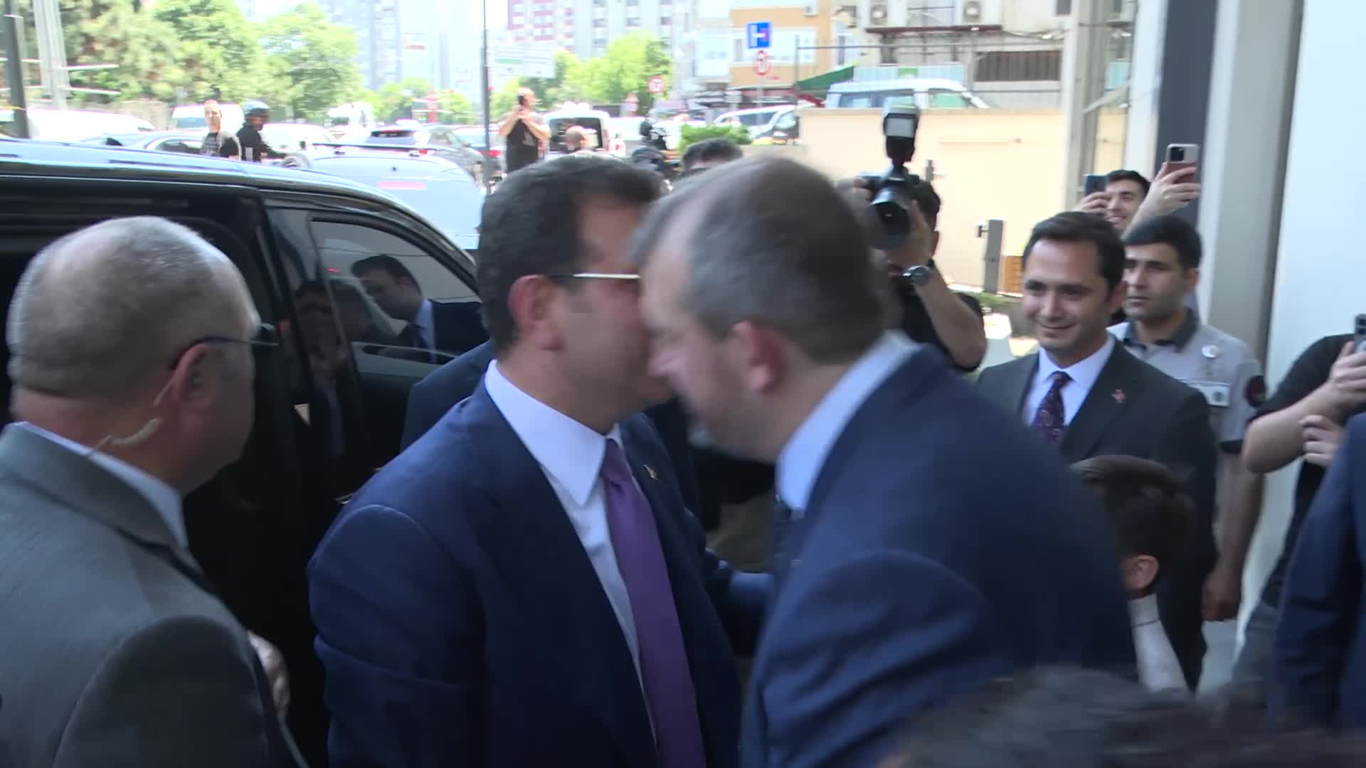 Güngören Belediye Başkanı Demir’i ziyaret eden  İmamoğlu: “Geçtiğimiz dönemden daha fazla ne yapabilirizi birlikte konuşacağız”