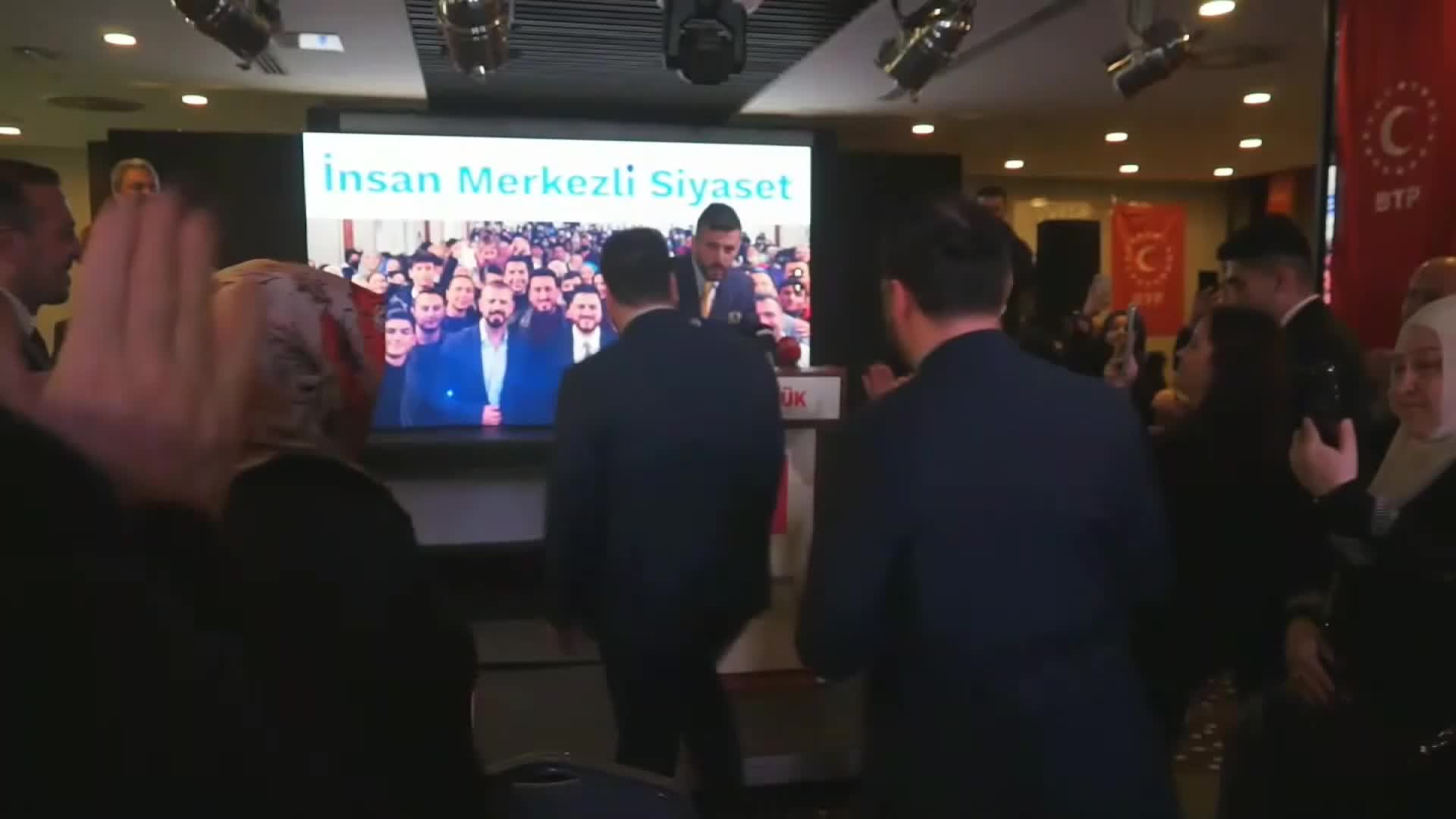 HÜSEYİN BAŞ: "SAYIN CUMHURBAŞKANI SON ZAMANLARDA GİTTİĞİ YERLERDE HALKI TEHDİT EDİYOR. BÜTÜN GÜÇLERİ KENDİNİZE BAĞLADINIZ YETMEDİ BİR DE BELEDİYE"
