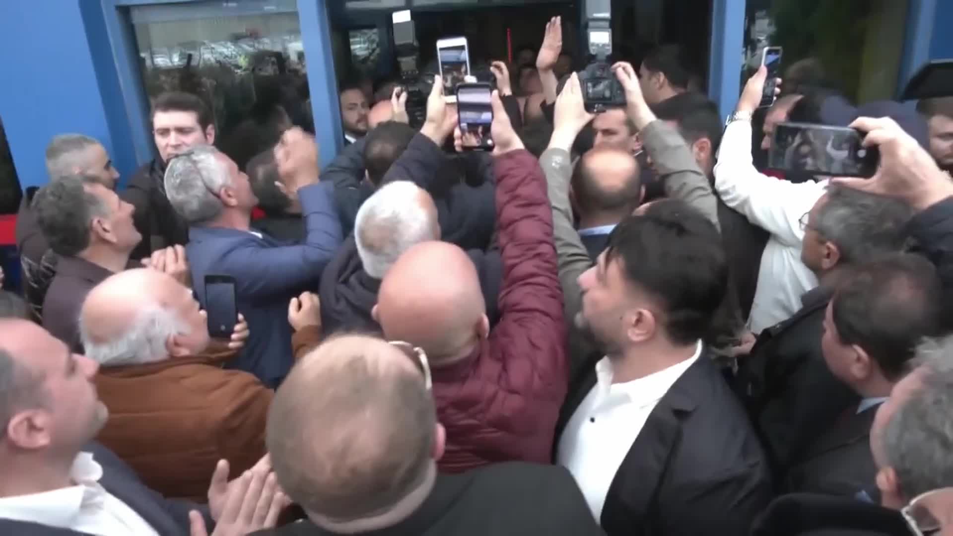 İBB BAŞKANI EKREM İMAMOĞLU, MEMLEKETİ TRABZON’DA YOĞUN İLGİYLE KARŞILANDI