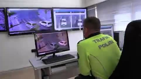 İÇİŞLERİ BAKANI YERLİKAYA: BAYRAM TATİLİNİN İLK 3 GÜNÜNDE TRAFİK KAZALARINDA 19 KİŞİ HAYATINI KAYBETTİ. HIZ DENETİMLERİ SÜRÜYOR 