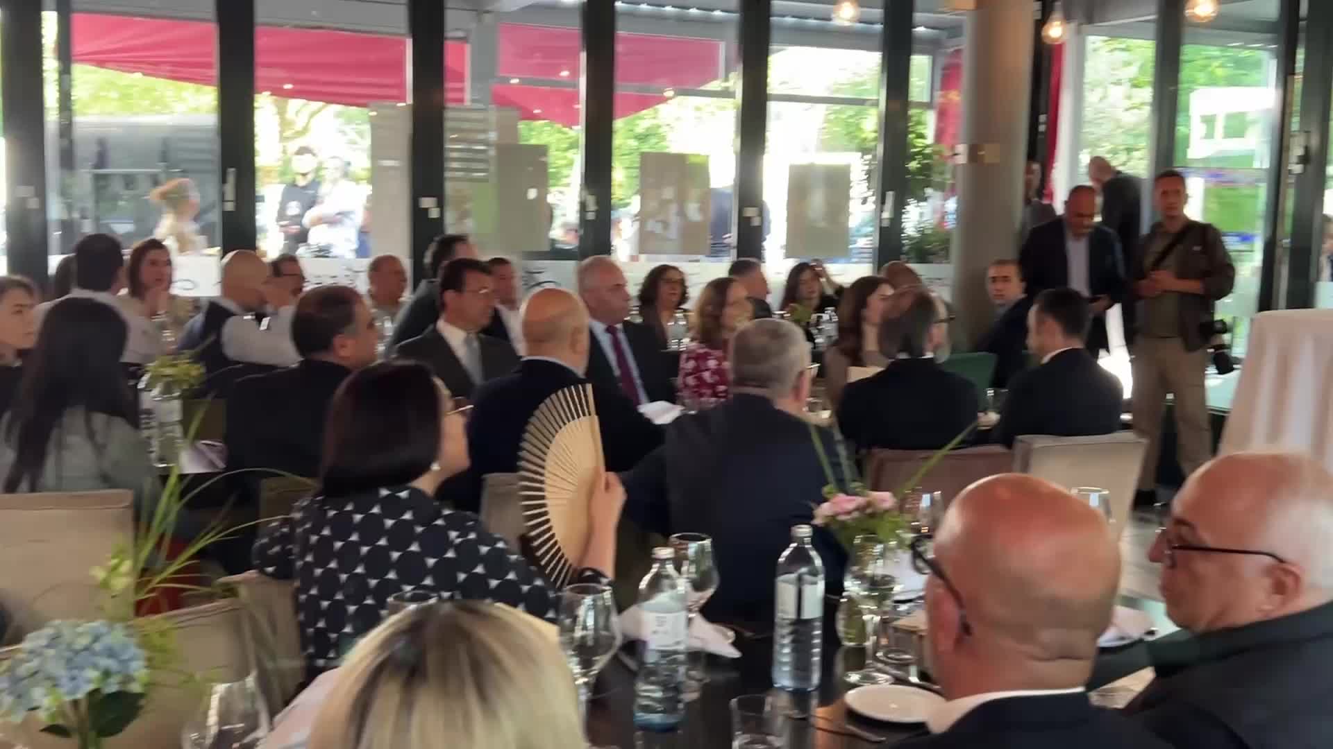 İmamoğlu'ndan Almanya'da mülteci eleştirisi: "İstanbul'da 2,5 milyona yakın mülteci var. 16 milyon resmi nüfusun yüzde 17-18’i mülteci. Böyle bir artış mülteciye de İstanbulluya da haksızlık" 