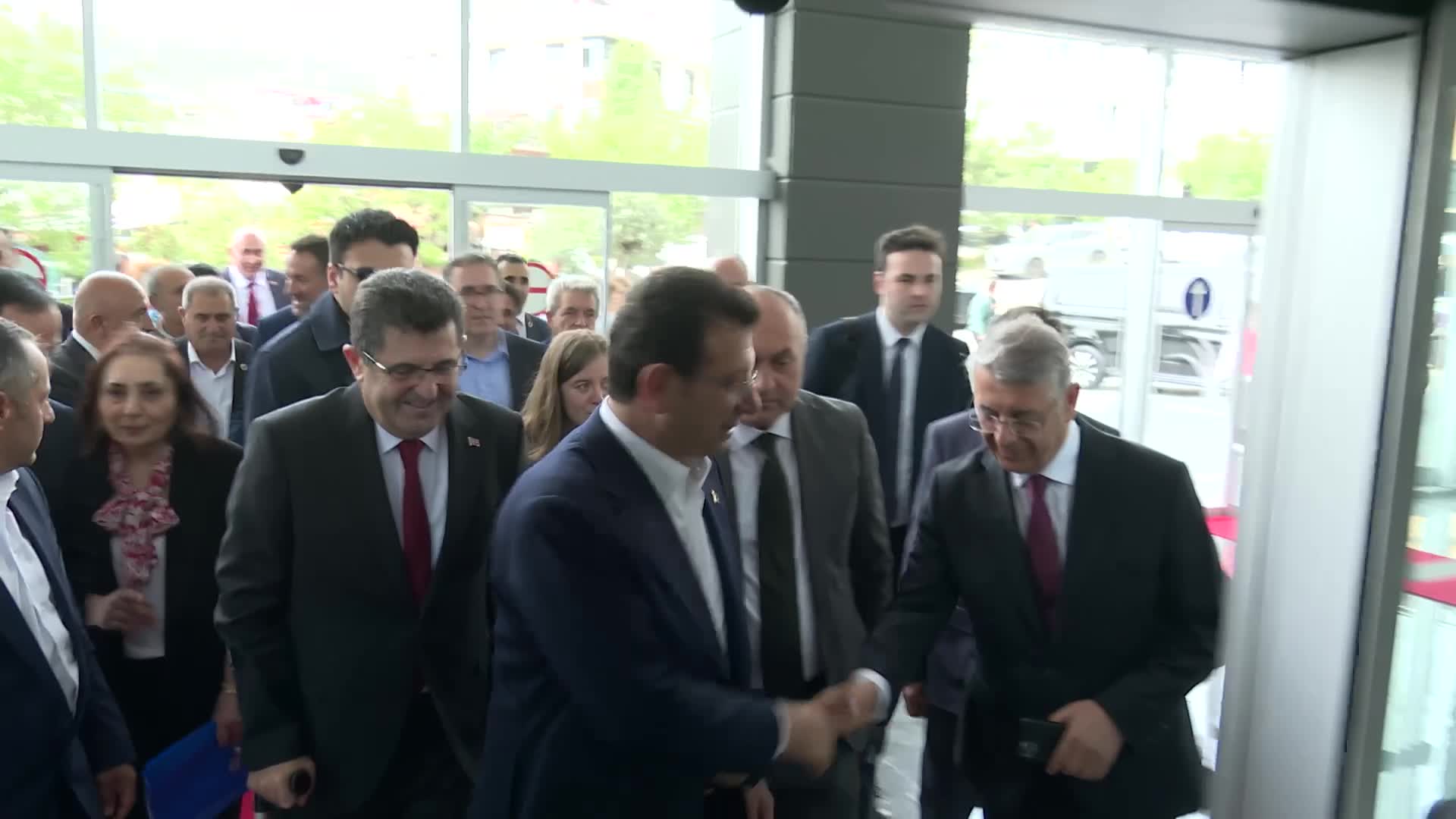 İMAMOĞLU’NDAN ÇEKMEKÖY BELEDİYE  BAŞKANI ÇERKEZ’E TEBRİK ZİYARETİ