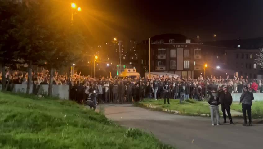 İMAMOĞLU'NDAN TEPKİ: İLÇEYİ KAZANAN AK PARTİ OLUNCA TEKRAR OY SAYIMINA RET, CHP KAZANINCA TEKRAR SAYALIM DEMEK NE DEMOKRASİYE NE MERTLİĞE SIĞAR