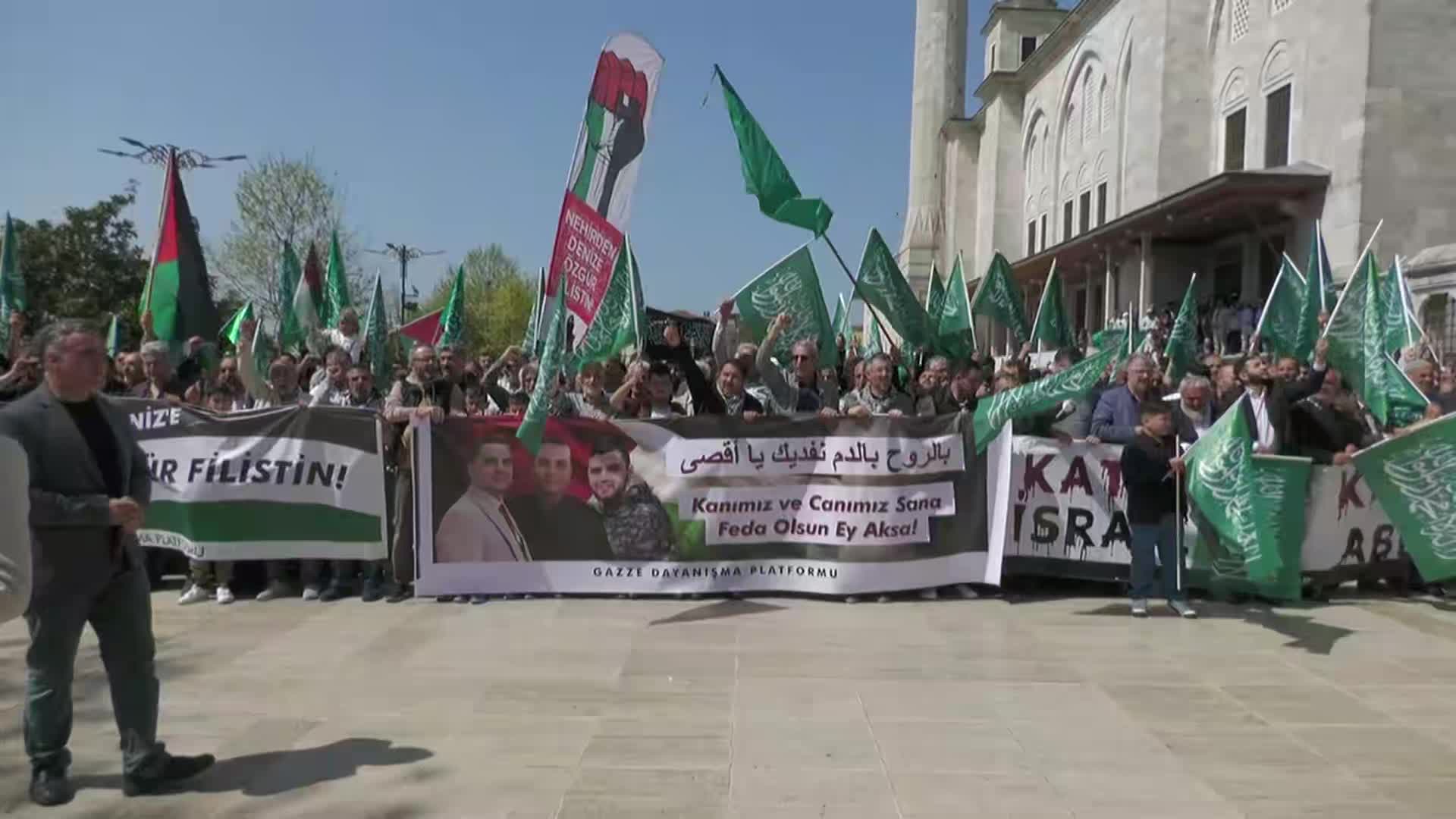 İSRAİL, İSTANBUL'DA FATİH CAMİİ’NDE PROTESTO EDİLDİ