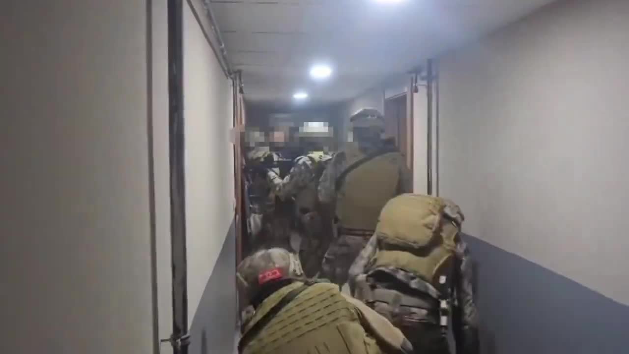 İSTANBUL'DA ÇETE OPERASYONU: ORGANİZE SUÇ ÖRGÜTÜ ÜYESİ 10 KİŞİ YAKALANDI