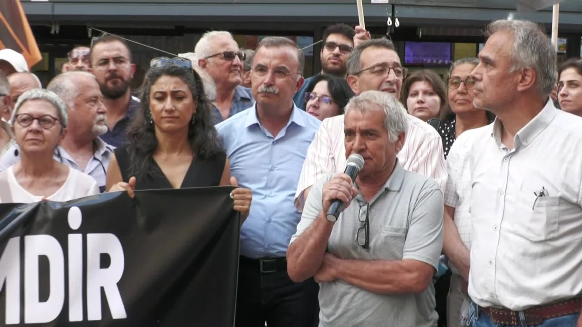 İzmir’de ‘Hakkari’ protestosu: Geçmiş dönemdeki yolsuzluklar mı kapatılmak isteniyor? 