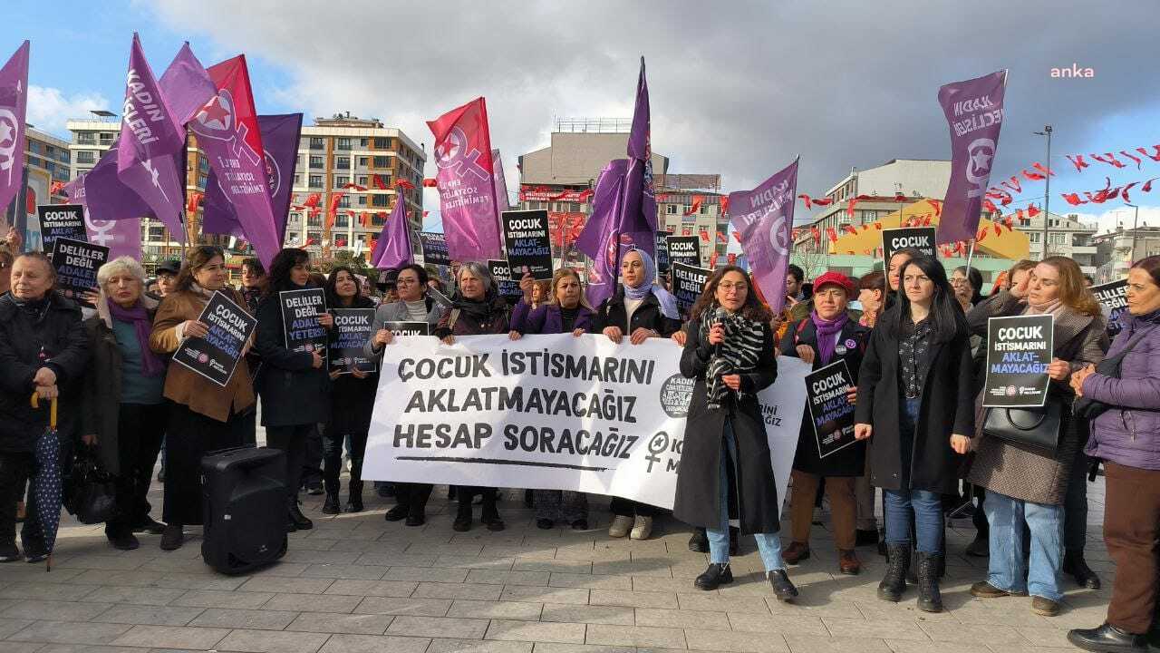 KADINLAR BAĞCILAR MEYDANI'NDAN SESLENDİ: ÇOCUK İSTİSMARINI AKLATMAYACAĞIZ, HESAP SORACAĞIZ