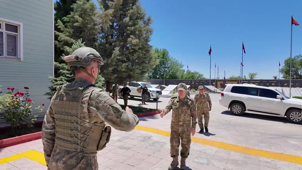 Kara Kuvvetleri Komutanı Bayraktaroğlu, Şırnak’taki 23’üncü Piyade Tümen Komutanlığı ile sınır ötesindeki üs bölgelerini denetledi