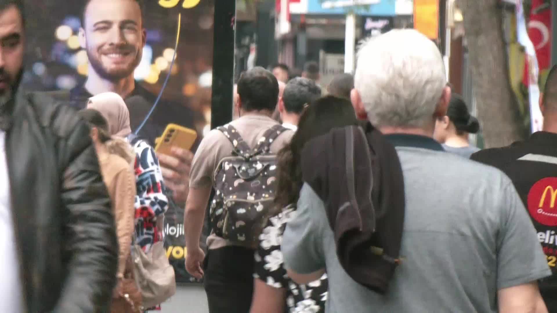 KDV ZAMLARINA VATANDAŞLARDAN TEPKİ... "KORKARIM Kİ; BU İYİ GÜNLERİMİZ. KDV ORANLARINDAKİ ARTIŞ, EK VERGİLER, BU EKONOMİK SIKINTILAR DEVAM ETTİĞİ SÜRECE EPEYCE BİR CANIMIZI SIKACAK"