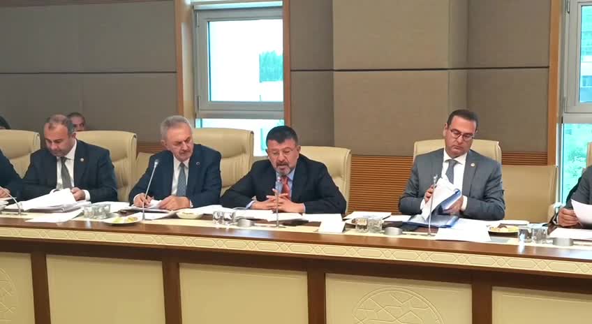 KOMİSYONDA AK PARTİLİ VARANK VE CHP'Lİ AĞBABA ARASINDA 'ŞATAFAT' TARTIŞMASI... AĞBABA: ŞATAFATTA ELİNİZE SU DÖKEMEYİZ. VİP SALONLARI GÖRMENİZİ TAVSİYE EDERİM