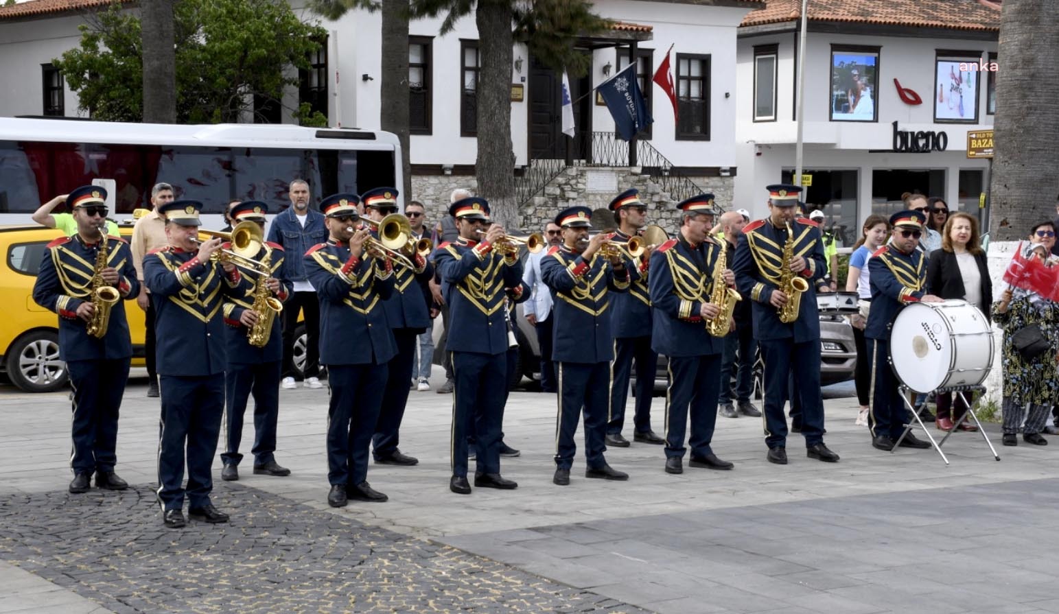 KUŞADASI’NDA 23 NİSAN ULUSAL EGEMENLİK VE ÇOCUK BAYRAMI KUTLAMALARI BAŞLADI