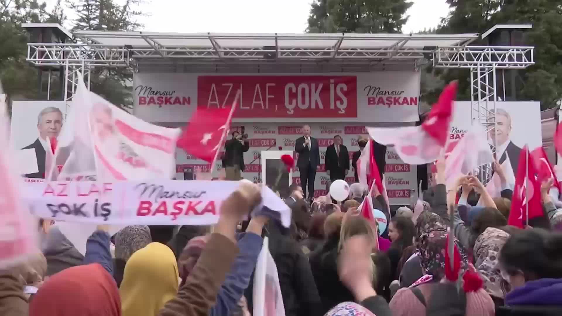 MANSUR YAVAŞ NALLIHAN’DA TURGUT ALTINOK’U ELEŞTİRDİ: "SİZ HALEN BELEDİYE BAŞKANISINIZ. İNŞALLAH SON DÖRT GÜNÜNÜZ KALDI. KENDİ İLÇENİZDEKİ DESTEK İHTİYACI OLAN AİLELERİ BİLMİYORSUNUZ"