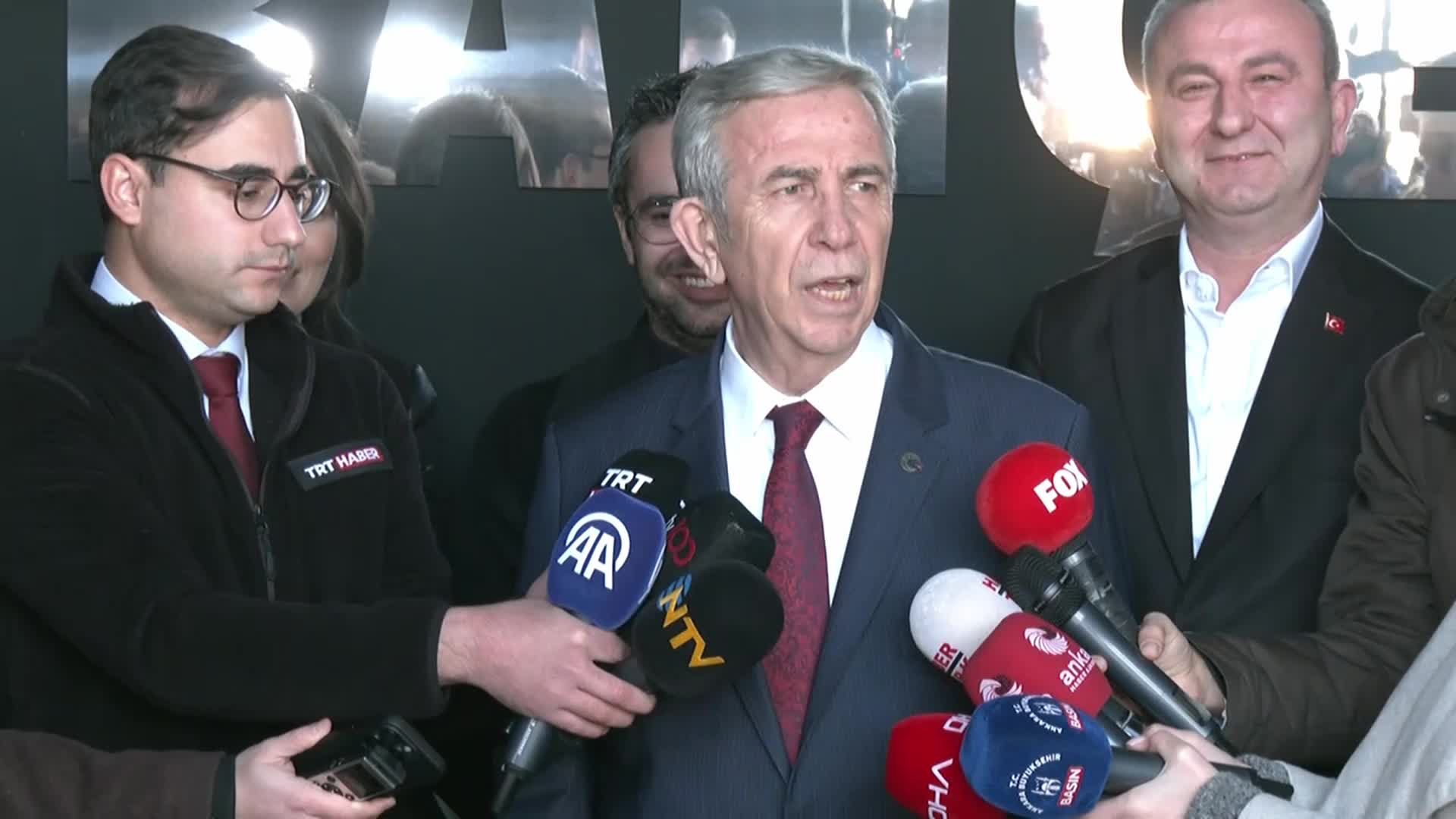 MANSUR YAVAŞ, TURGUT ALTINOK’UN "EMEKLİYE 5 BİN LİRA" VAADİNİ DEĞERLENDİRDİ: “ASLINDA CUMHURBAŞKANI’NI ELEŞTİRİYOR, HÜKÜMETİ ELEŞTİRİYOR. ZOR DURUMDALAR”