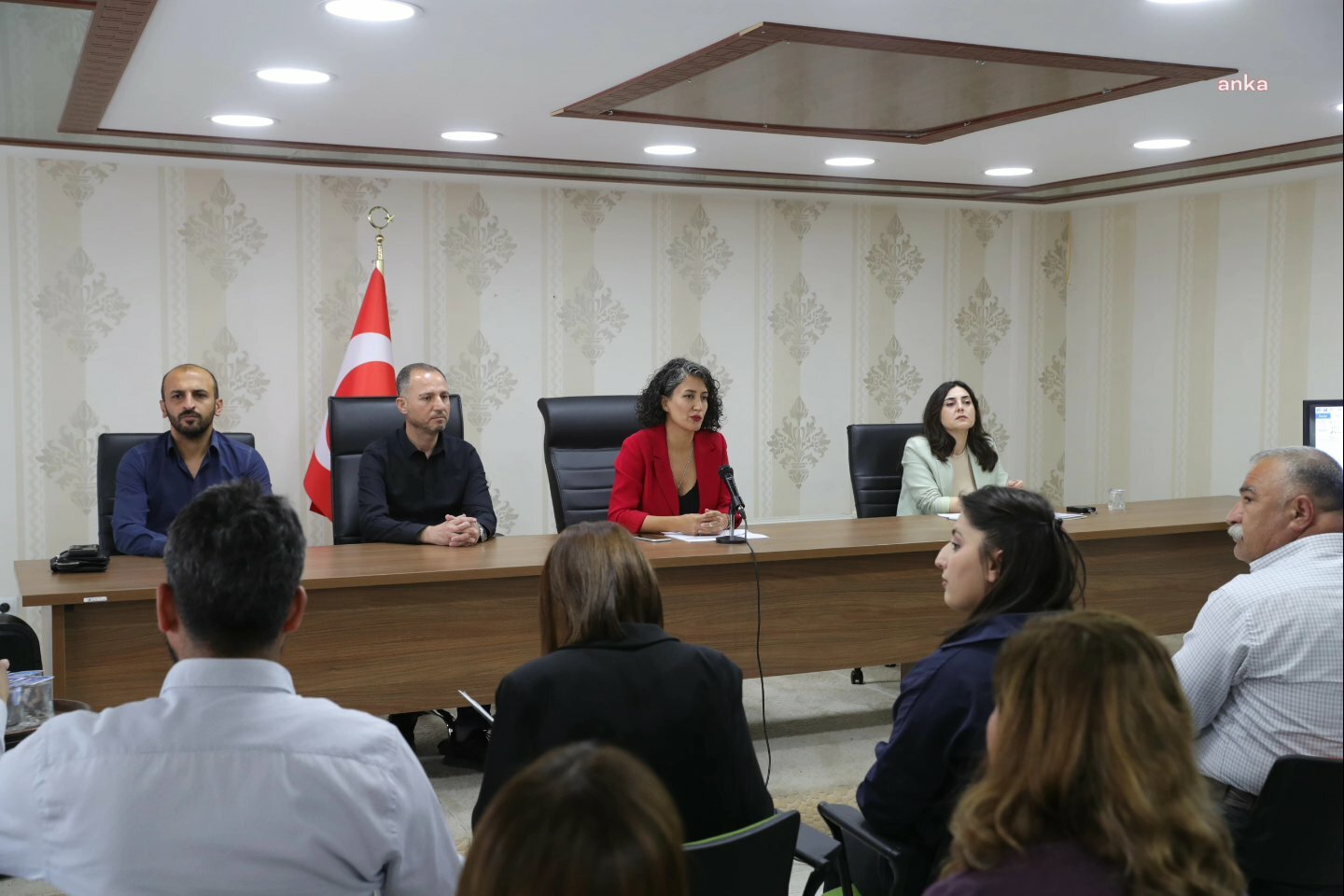 MARDİN BÜYÜKŞEHİR BELEDİYE MECLİSİ TOPLANTISINDA DEM PARTİ VE AKP ARASINDA 'KÜRTÇE' TARTIŞMASI