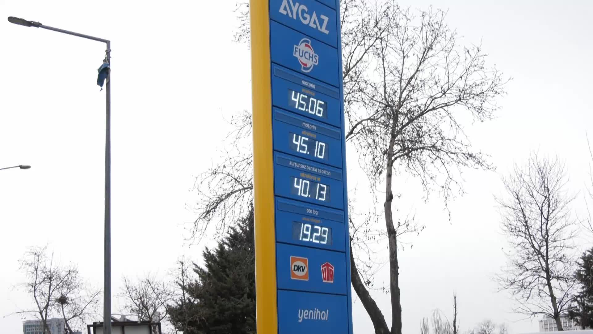 MAZOT ZAMLARINA TEPKİ GÖSTEREN ESNAFTAN ERDOĞAN'A: BU İŞ BÖYLE YÜRÜMEZ... MİLLET DIŞARI ÇIKAMAYACAK HALE GELMİŞ 