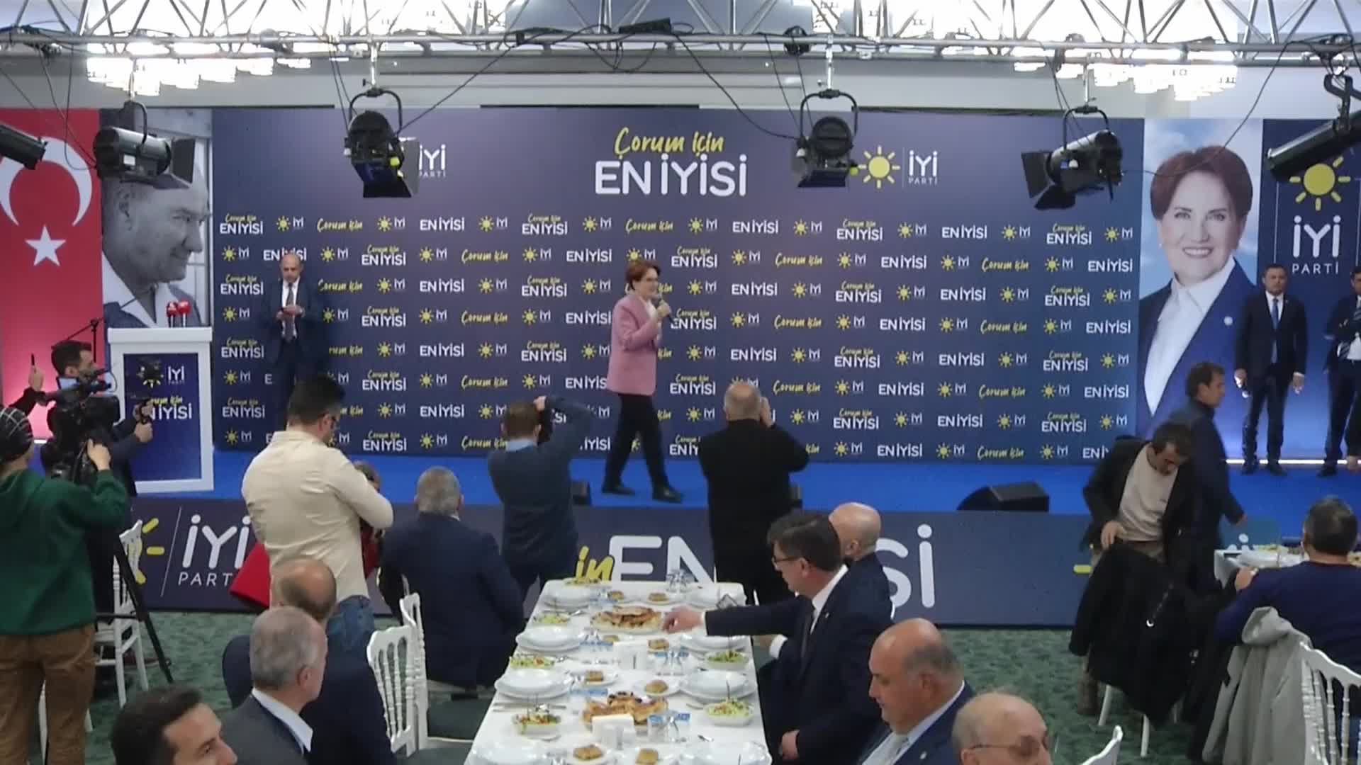 MERAL AKŞENER: “SAYIN ERDOĞAN, EMEKLİYE ZAM DA VERECEKSİN, ÖĞRETMENİ DE TAYİN EDECEKSİN”