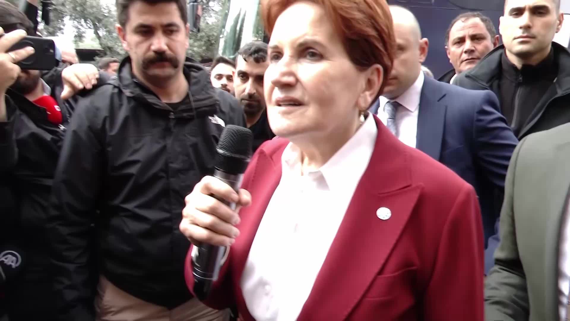 MERAL AKŞENER: ''SAYIN ERDOĞAN, YANDAŞLARININ VERGİ BORÇLARINI SİLERKEN PARA VAR, SURİYELİLERE, AFGANLILARA PARA VAR, EMEKLİYE Mİ YOK"