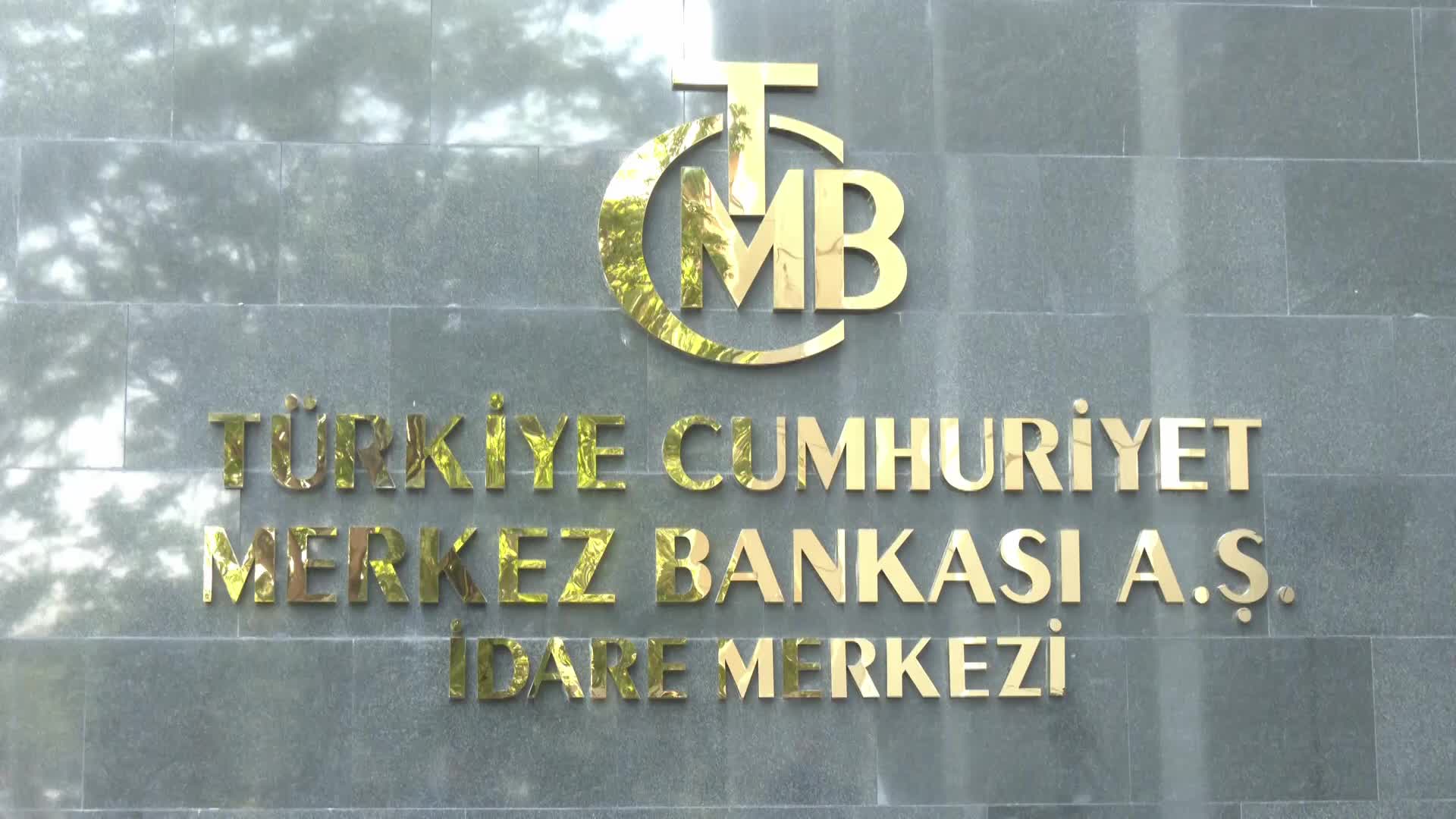 MERKEZ BANKASI'NDAN TARİHİ ZARAR... YURTTAŞLAR TEPKİLİ: "'KUR KORUMALI MEVDUAT' DİYEREK VATANDAŞA ZULÜM EDİYORLAR. YOKSULDAN ALIP ZENGİNE VERDİLER"