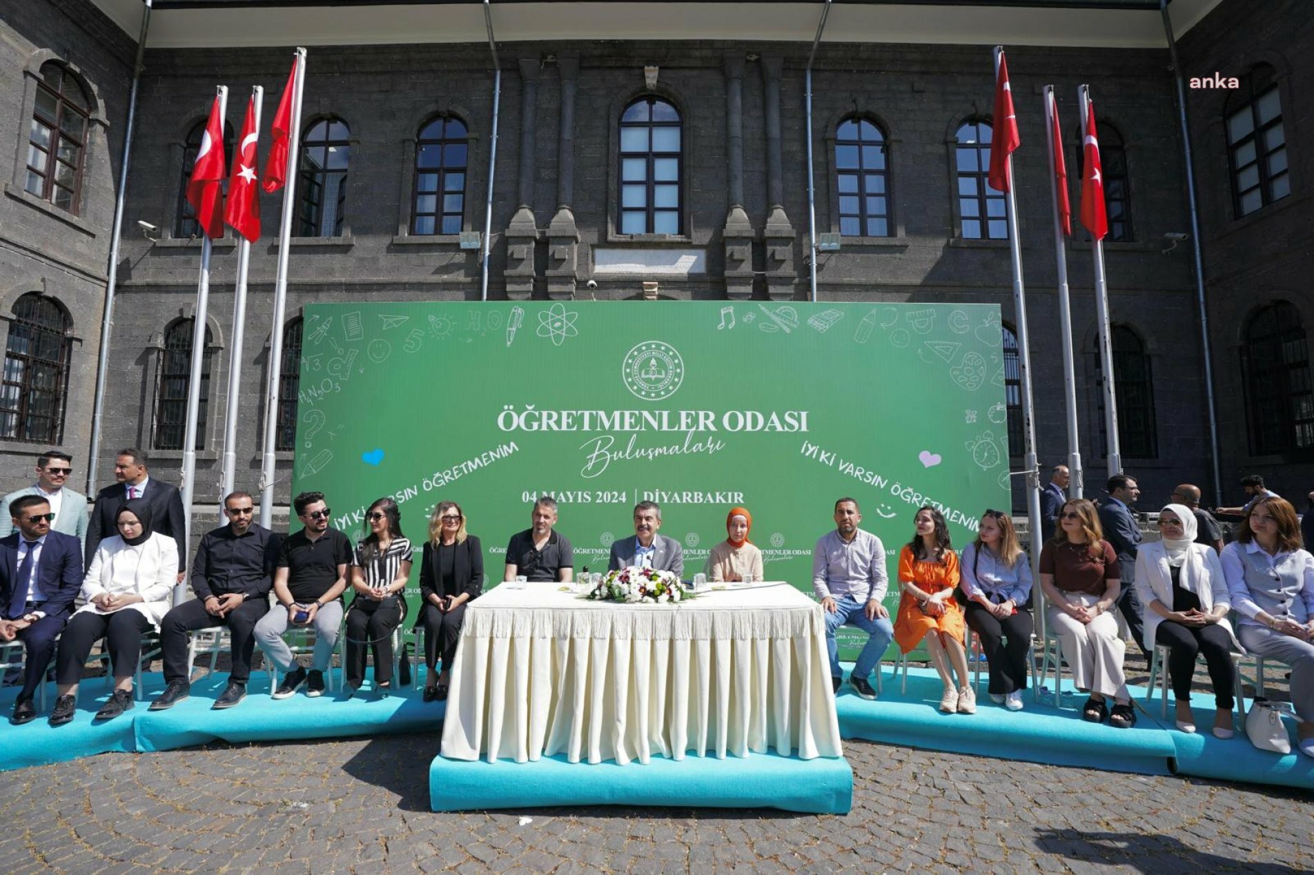 MİLLİ EĞİTİM BAKANI TEKİN: "MUHTEMELEN PAZARTESİ GÜNÜ ATANACAK ÖĞRETMEN SAYISI VE KONTENJAN DAĞILIMLARI AÇIKLANMIŞ OLUR"