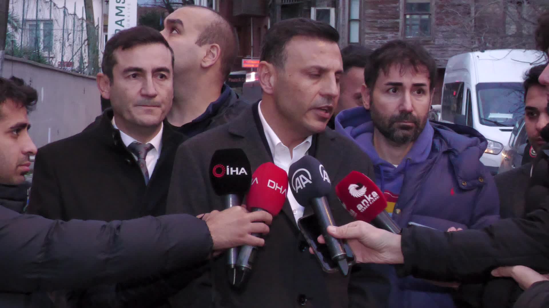 ÖZGÜR ÇELİK’TEN SANTA MARİA KİLİSESİ'NE ZİYARET: “TÜRKİYE’MİZİN BİRLİK BERABERLİĞİNE YAPILMIŞ BİR SALDIRI OLARAK DEĞERLENDİRİYORUZ”