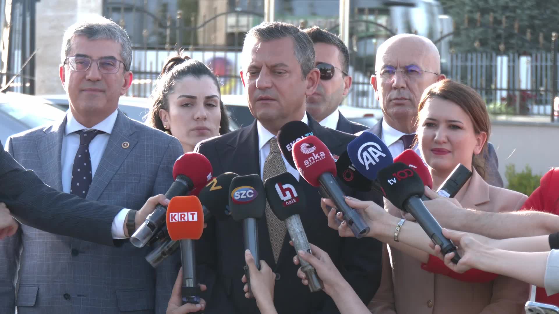 Özgür Özel, AYM Başkanı Özkaya'yı ziyaret etti:  “Parti olarak AYM’nin üzerine titizleniyoruz. AYM’yi hiçe sayan kim olursa karşısında bizleri bulacaktır”