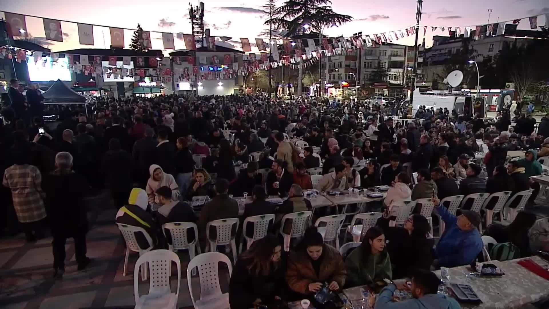 ÖZGÜR ÖZEL:  “BAŞKENTİ DOĞU KUDÜS OLAN BAĞIMSIZ FİLİSTİN DEVLETİ KURULMALI”