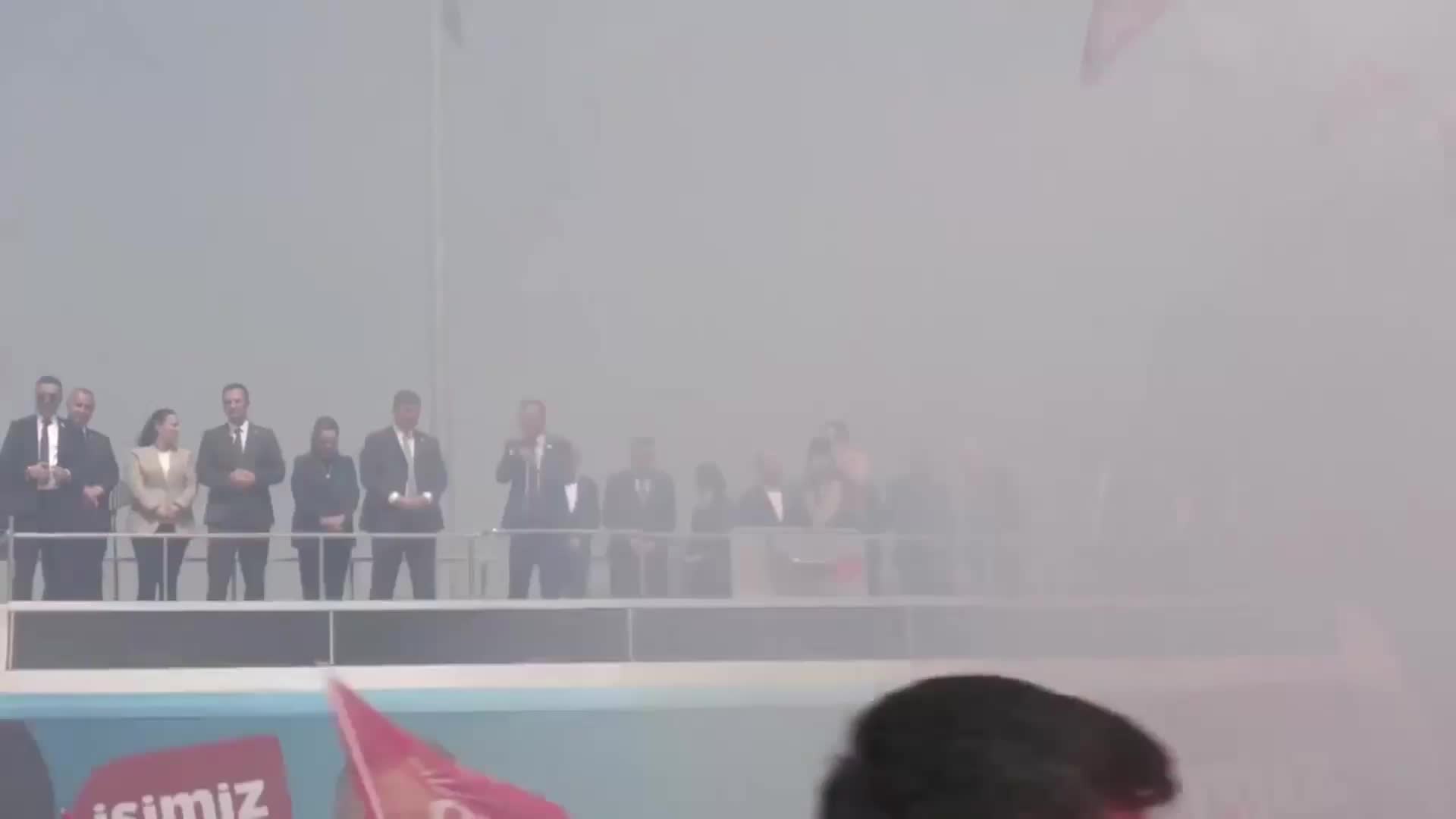 ÖZGÜR ÖZEL, BORNOVA'DA: “EĞER BİR DEĞİŞİM, BİR DÖNÜŞÜM OLACAKSA, BİR DEVİR KAPANACAK BİR DEVİR AÇILACAKSA İZMİR'DEN AÇILACAK” (2)