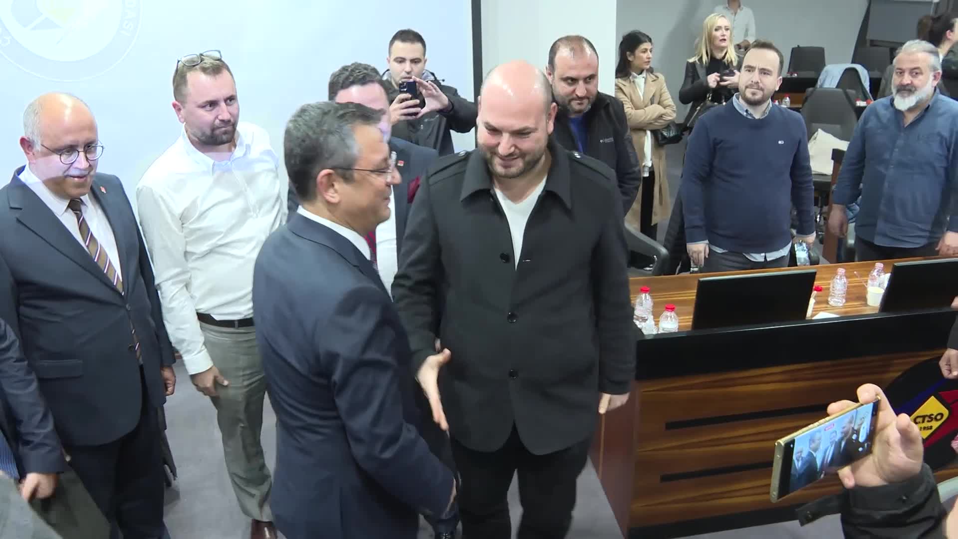 ÖZGÜR ÖZEL, ÇORLU TİCARET VE SANAYİ ODASI'NI ZİYARET ETTİ