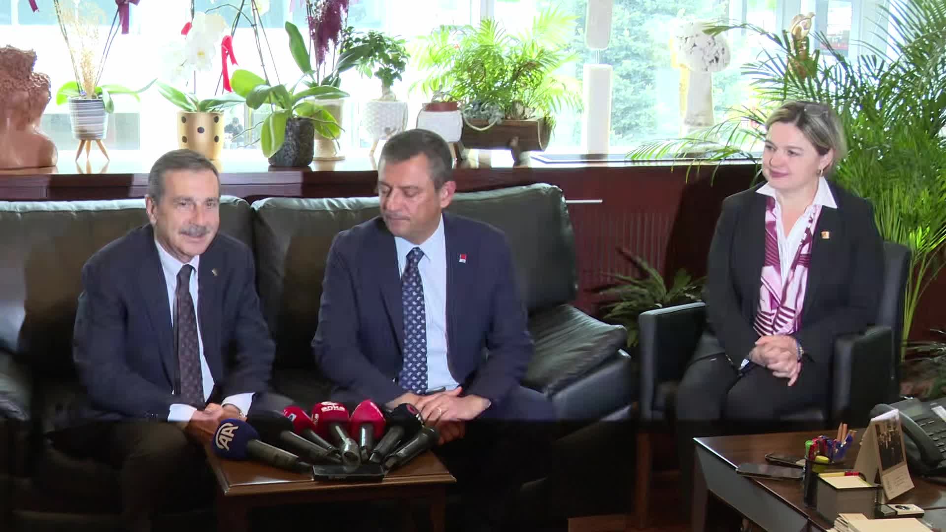 ÖZGÜR ÖZEL ESKİŞEHİR'DE... “BURADA SEÇİM SONUÇLARINI GÖRDÜĞÜMDE ‘BİR HAKKIN TESLİMİ BU’ DİYORUM”