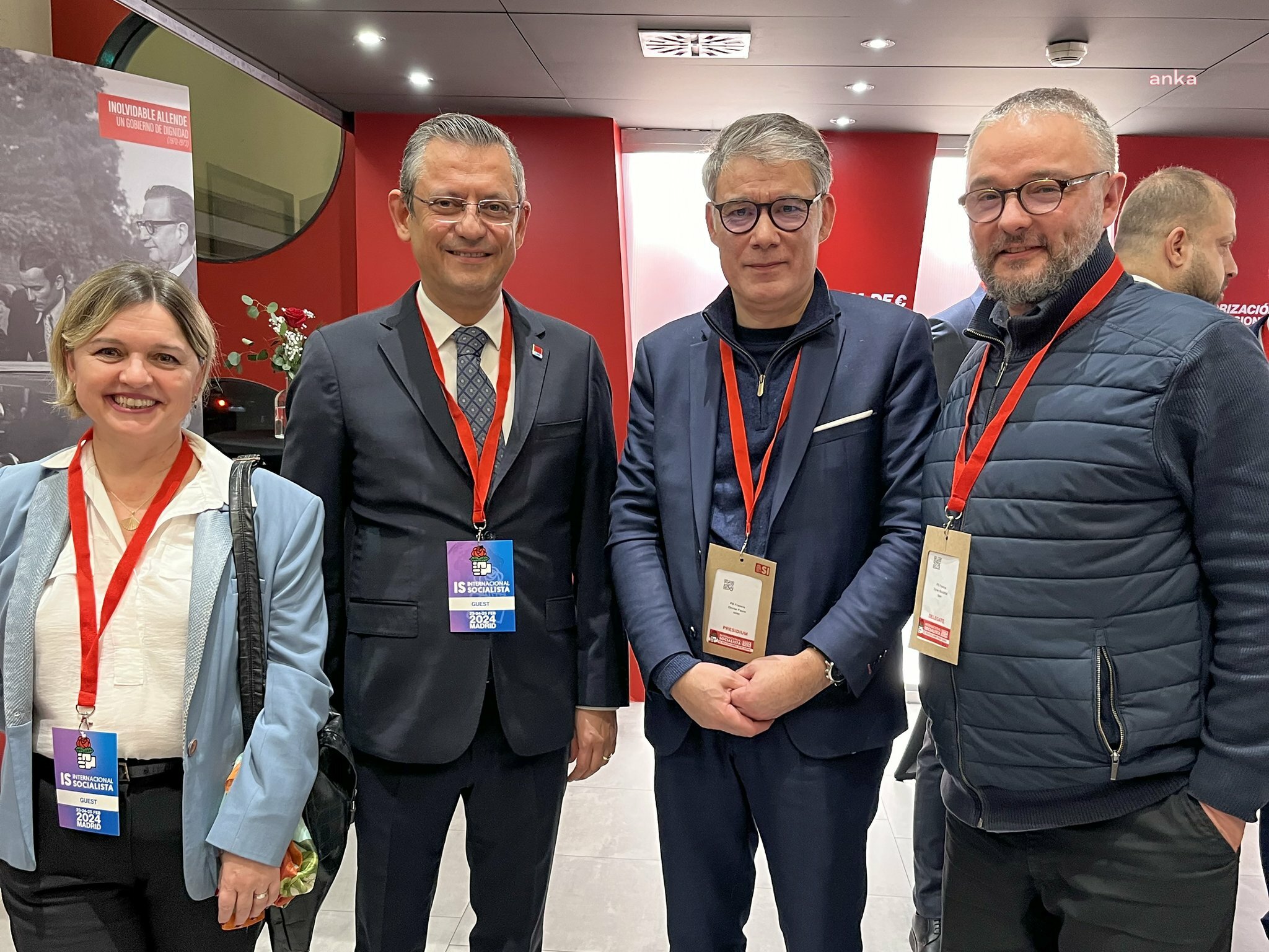 ÖZGÜR ÖZEL, İSPANYA'DA SOSYALİST LİDERLERLE BİR ARAYA GELDİ