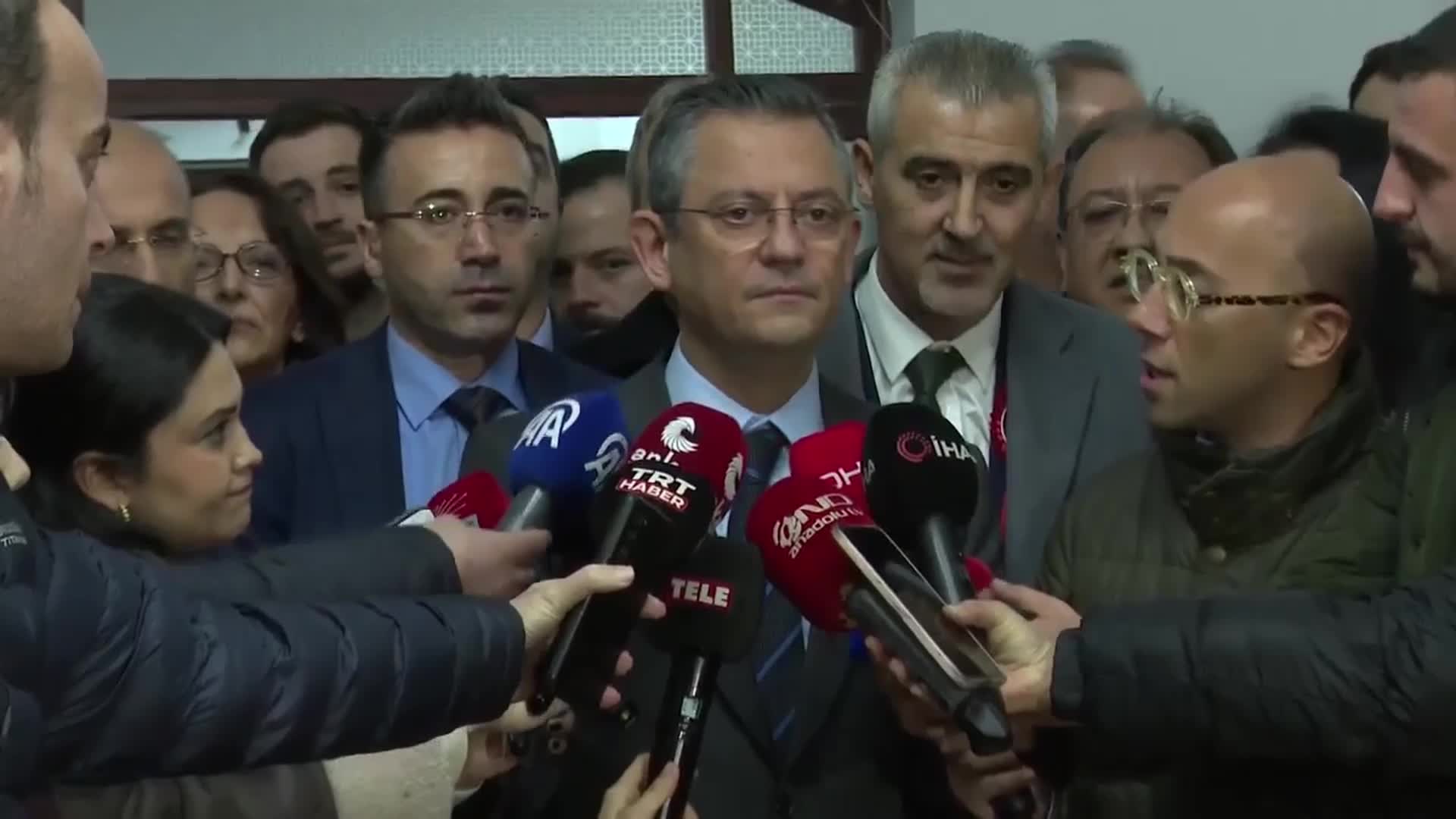 ÖZGÜR ÖZEL: "MUHALEFETE MUHALEFET YAPMAYIZ, MUHALEFET PARTİLERİYLE TARTIŞMAYIZ"
