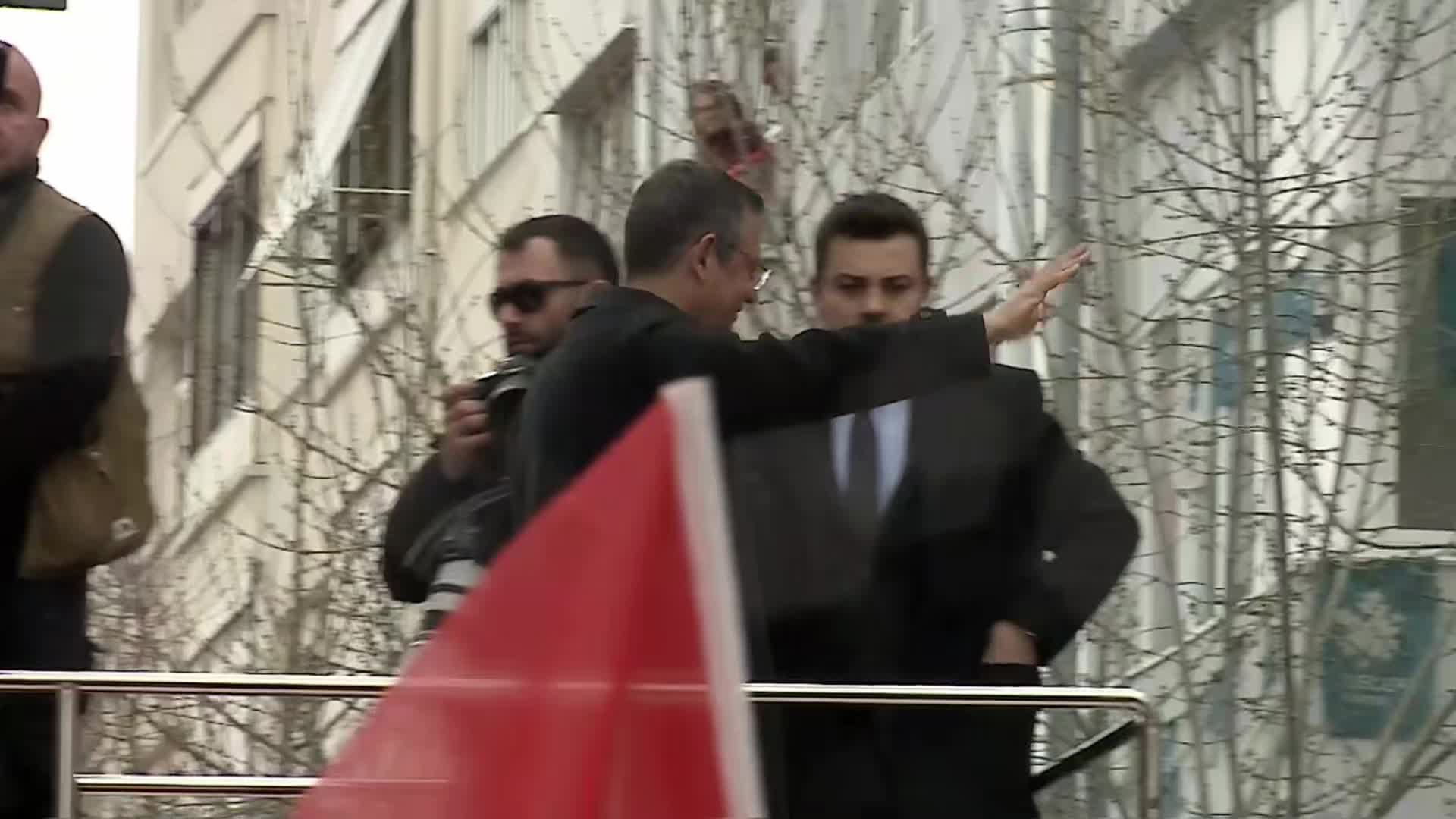 ÖZGÜR ÖZEL, UŞAK'TA KONUŞTU: “AFYON BELEDİYESİ’NİN DE UŞAK BELEDİYESİ’NİN DE SEÇİLDİKTEN SONRA KAPILARI TÜM SİYASİ PARTİLERE, UŞAKLILARA, AFYONLULARA AÇIKTIR” 