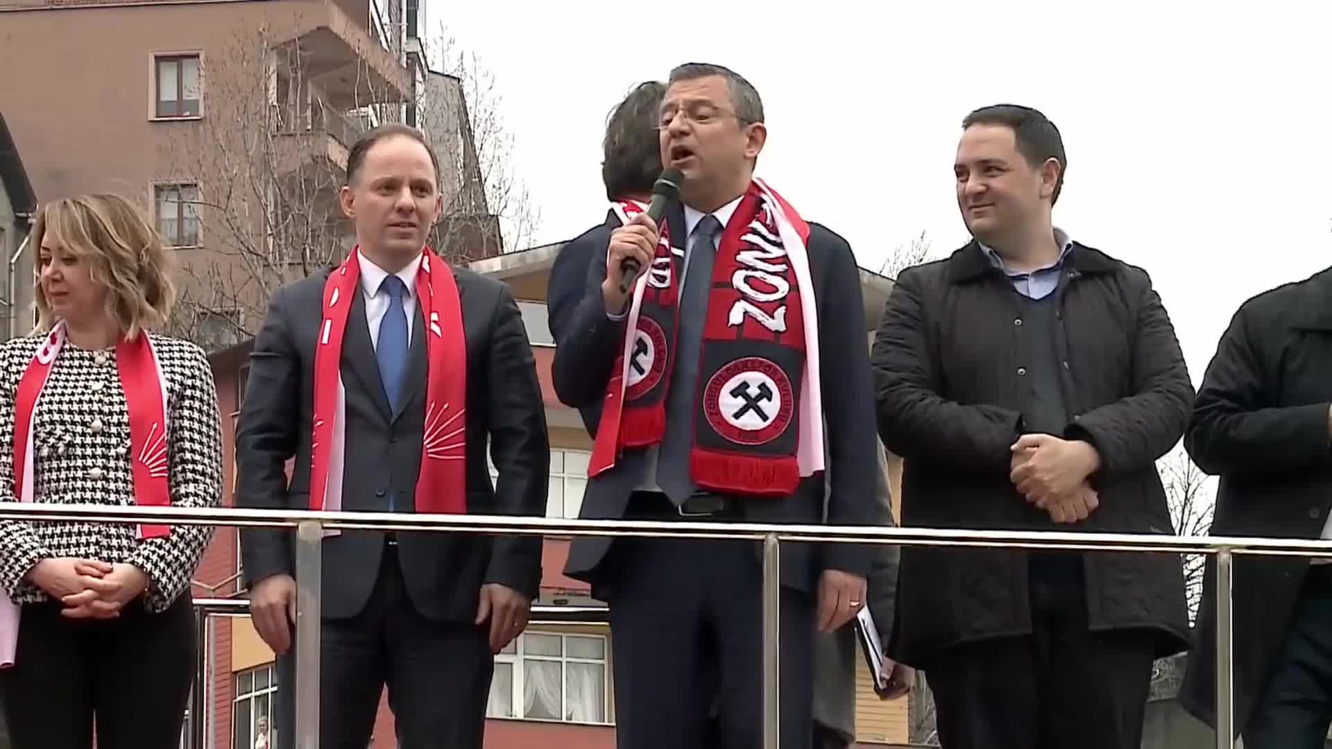 ÖZGÜR ÖZEL, ZONGULDAK'TA: "'BU MESLEĞİN FITRATINDA ÖLÜM VAR' DİYENLERE İTİRAZ EDİYORUZ. ÖLÜMÜ DEĞİL YAŞAMI SAVUNUYORUZ" (1)