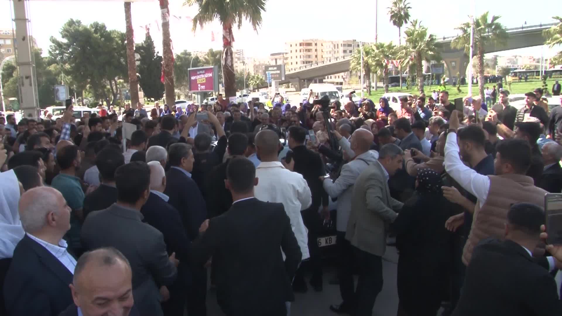 ŞANLIURFA BELEDİYE BAŞKANI SEÇİLEN KASIM GÜLPINAR: "TORPİLİ RAFA KALDIRACAĞIZ"