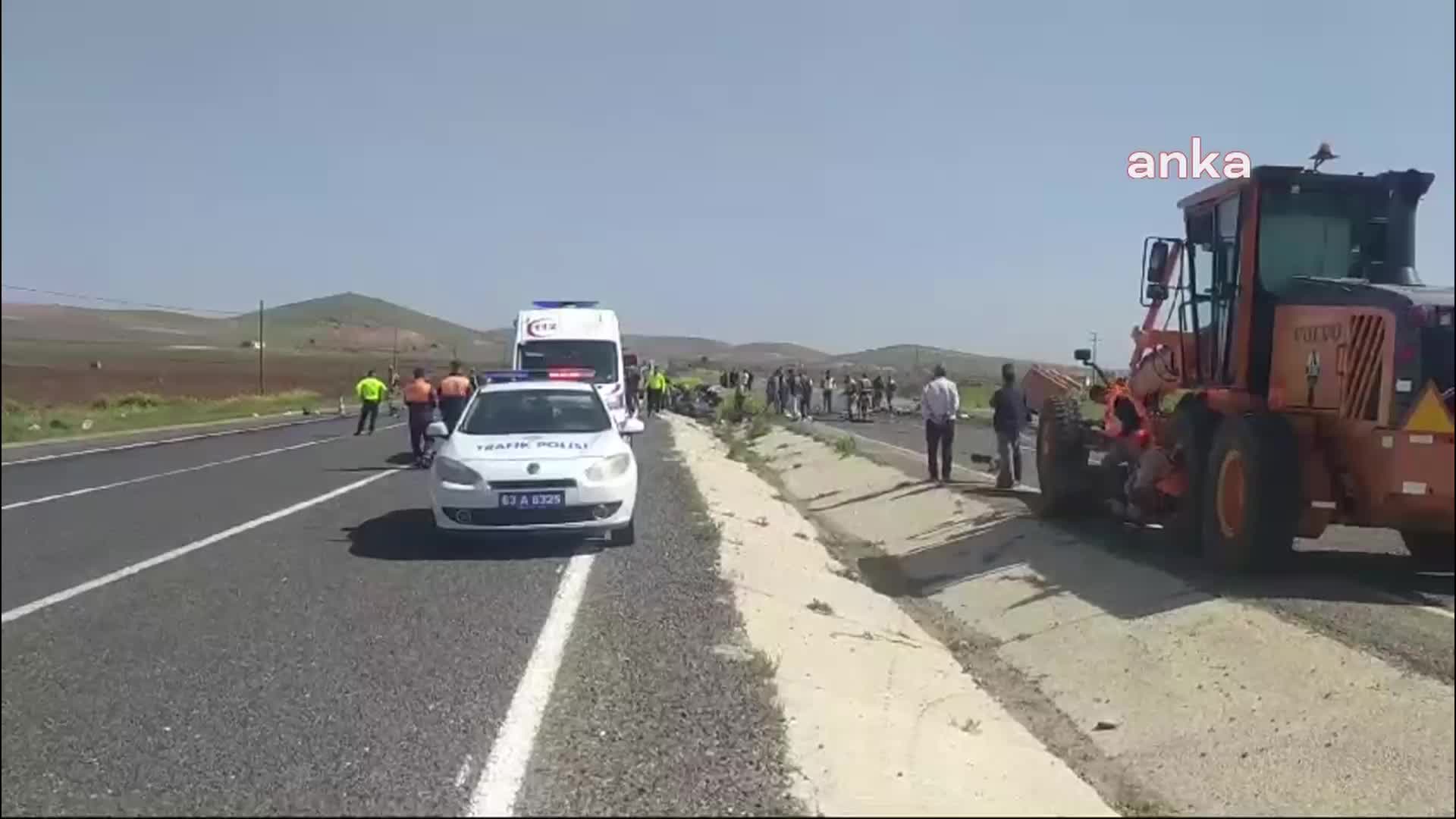 ŞANLIURFA'DA MEYDANA GELEN TRAFİK KAZASINDA 1'İ POLİS 4 KİŞİ HAYATINI KAYBETTİ