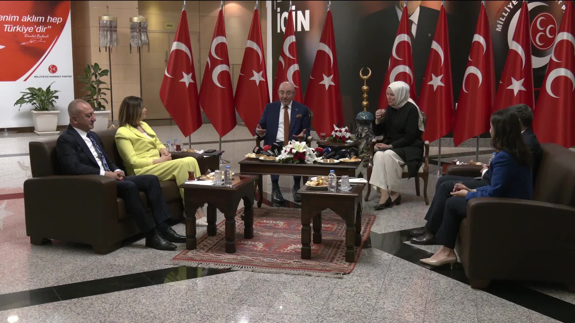 Siyasi partiler arası bayramlaşma... MHP'li Karakaya: "Misafir ikram edileni yemiyorsa, giderken kendisine çıkın yapılır"
