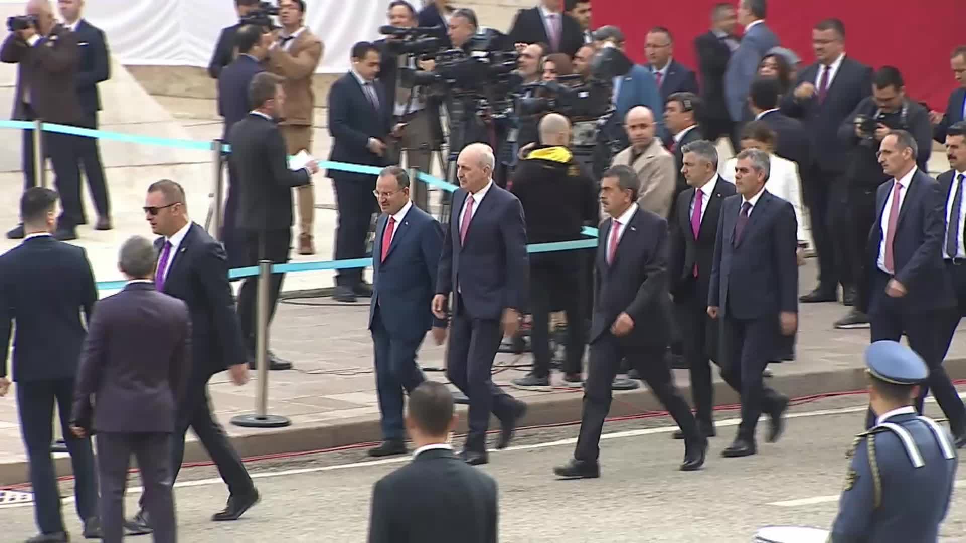 TBMM'DE ATATÜRK ANITI'NDA TÖREN DÜZENLENDİ