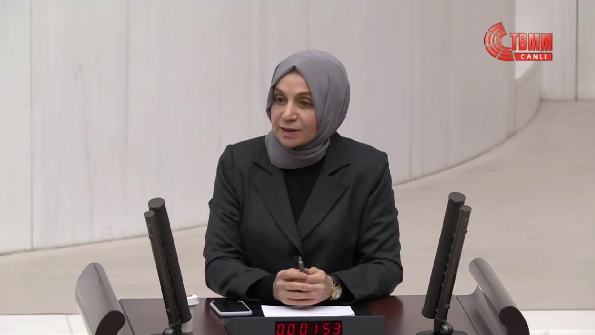 TBMM’DE CHP İLE AKP TARTIŞMA ÇIKTI. BAŞARIR’DAN AKP GRUP BAŞKANVEKİLİ USTA’YA: “TÜRK BAYRAĞI’NA BEZ PARÇASI DİYENİN ALNINI KARIŞLARIM. HADDİNİ BİLECEKSİN, ÖZÜR DİLEYECEKSİN”