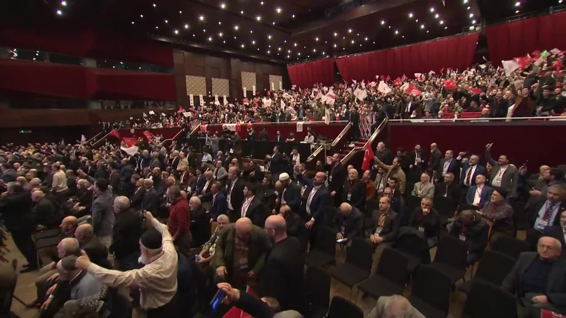 TEMEL KARAMOLLAOĞLU: "HER GÜN LİMANLARINDAN KALKAN GEMİLER KATLİAMI YAPANLARA SİLAH TAŞIYOR, KINIYORMUŞ... HADİ ORADAN" 