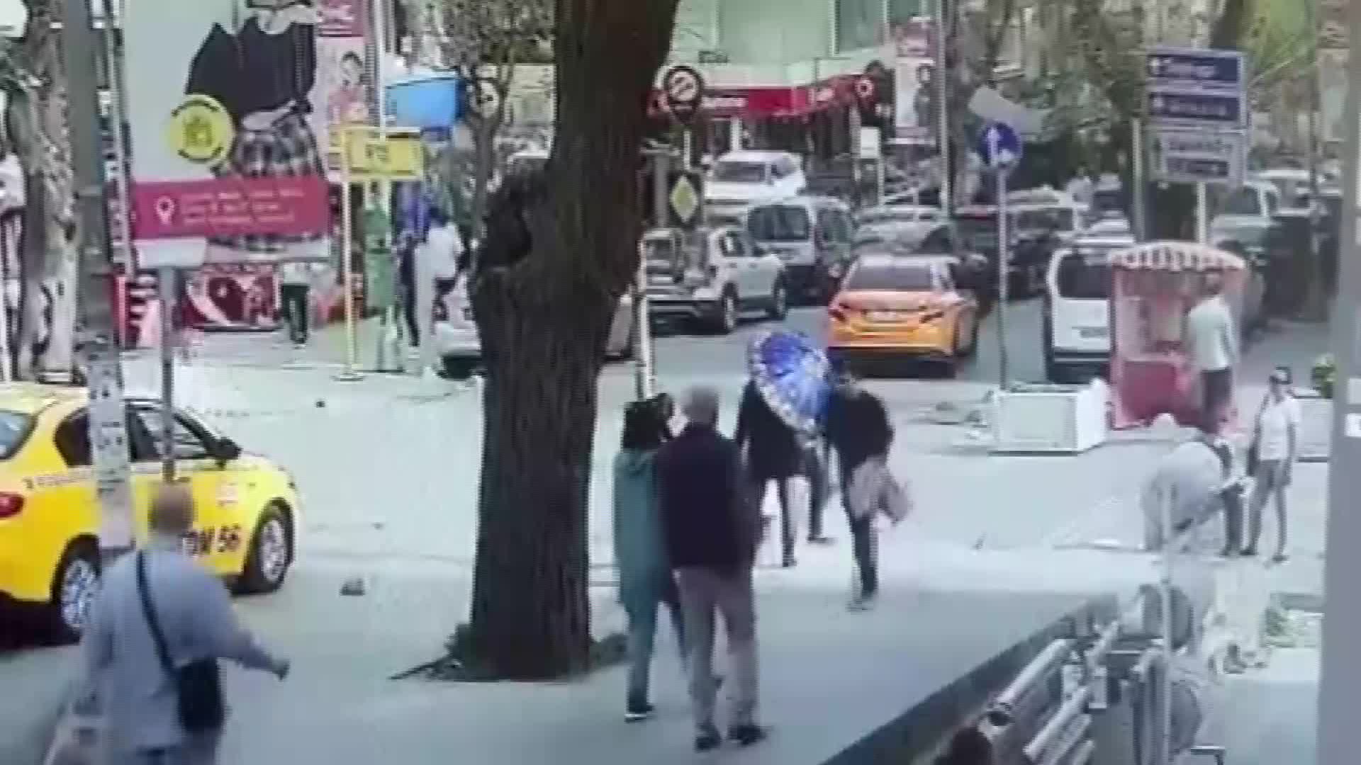 TRAFİKTE TARTIŞTIĞI YAYAYI DARP EDEN TAKSİCİ SERBEST BIRAKILDI 