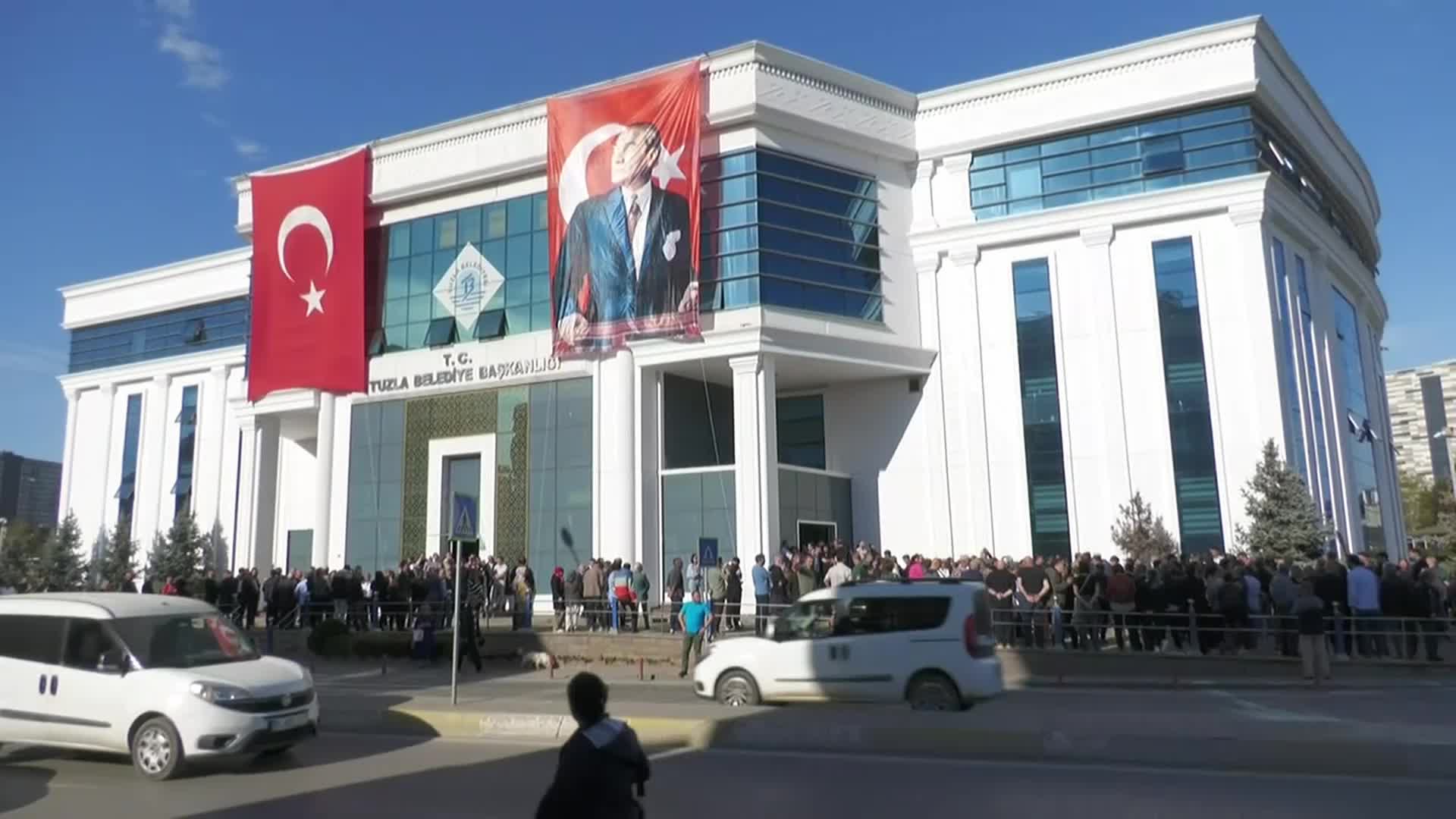 Tuzla Belediye Başkanı Eren Ali Bingöl Görevi Şadi Yazıcı'dan Devraldı
